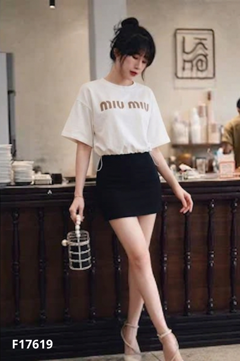 SET Áo trắng in chữ + chân váy đen