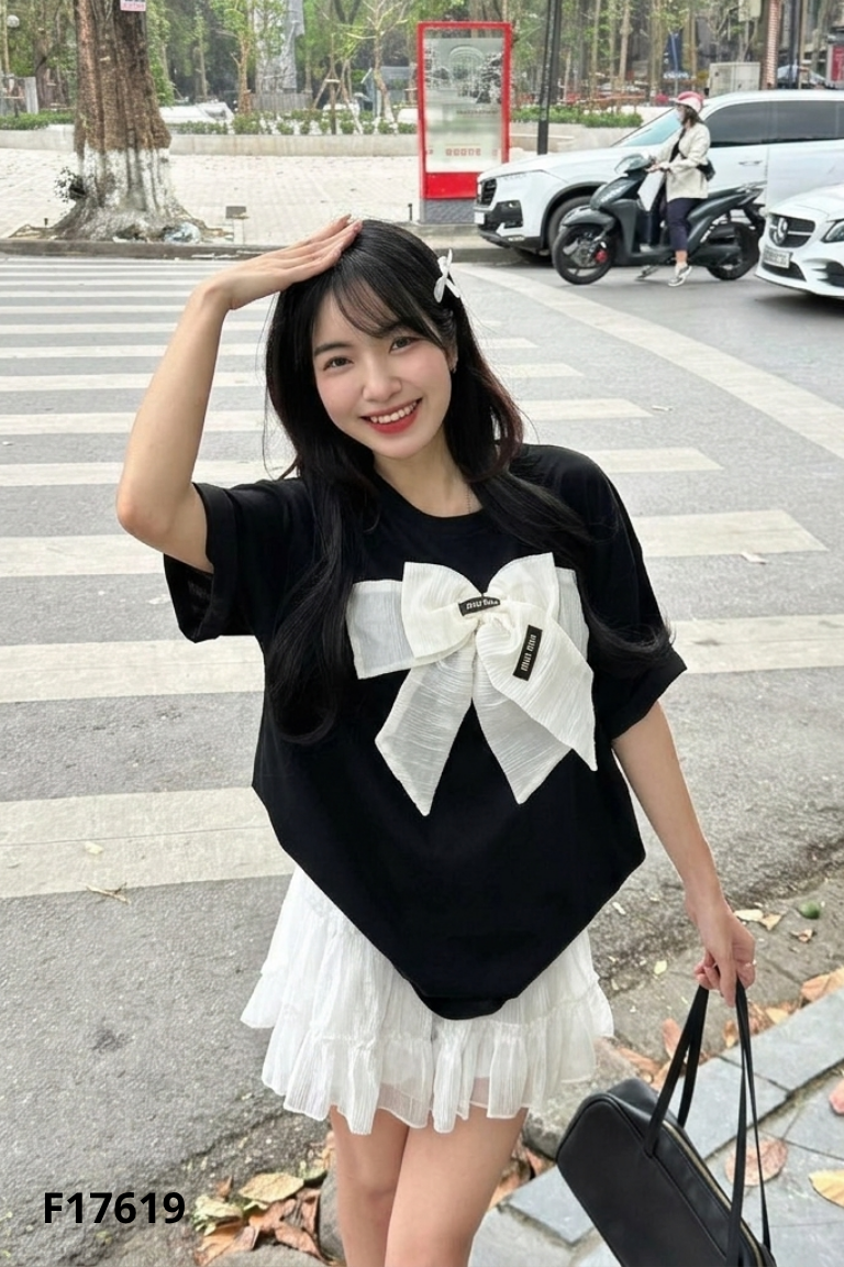 Áo đen phối nơ hoa be