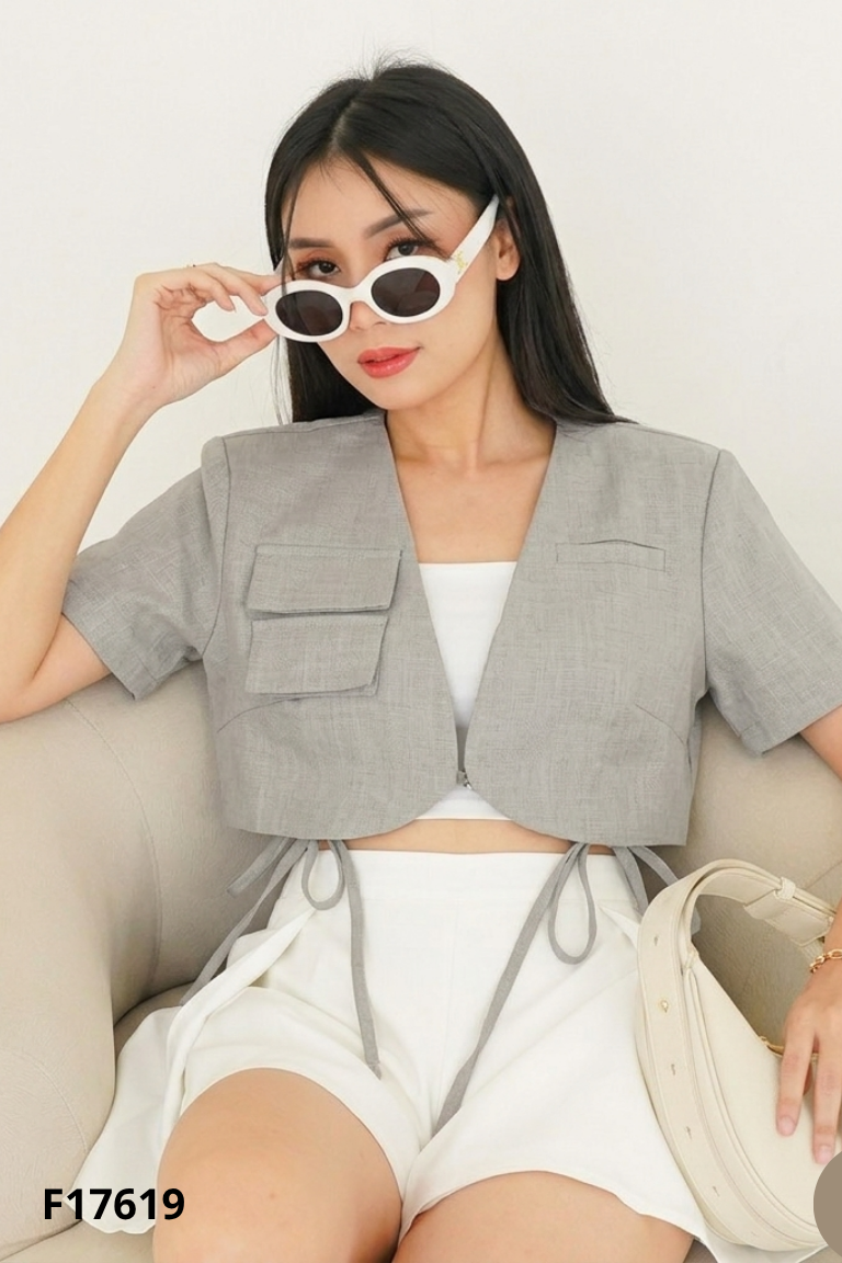 Áo xanh dáng ngắn buộc eo