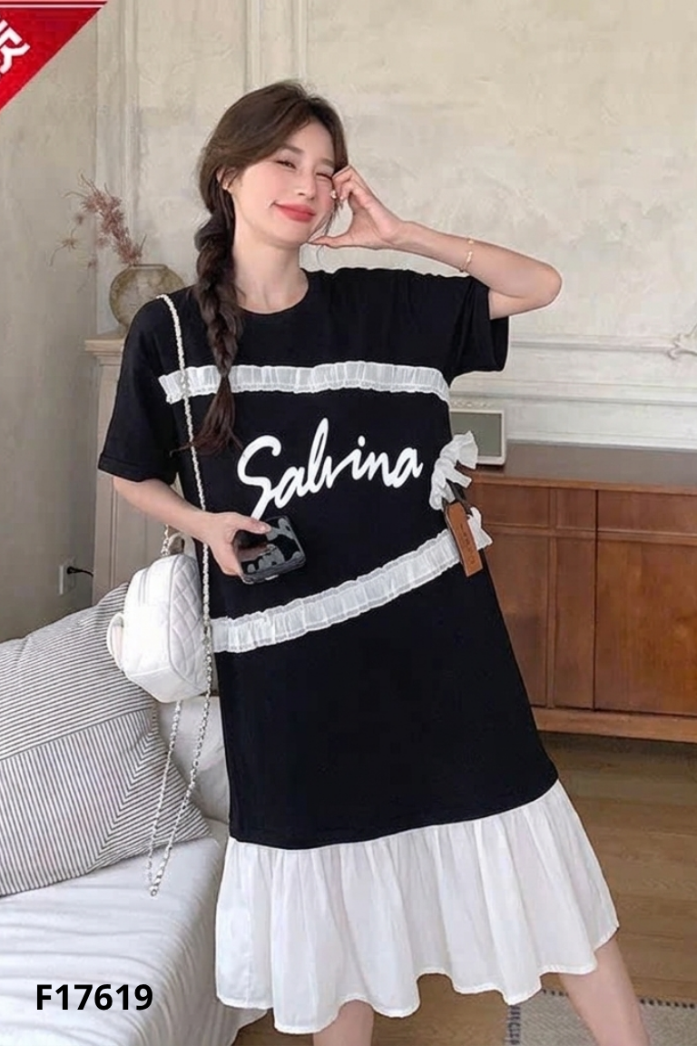 Váy đen phối voan be chữ trắng