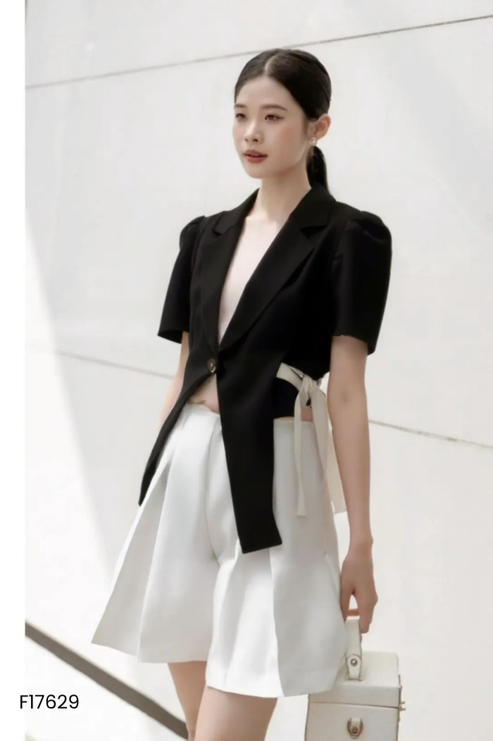 Áo đen cổ vest vạt
