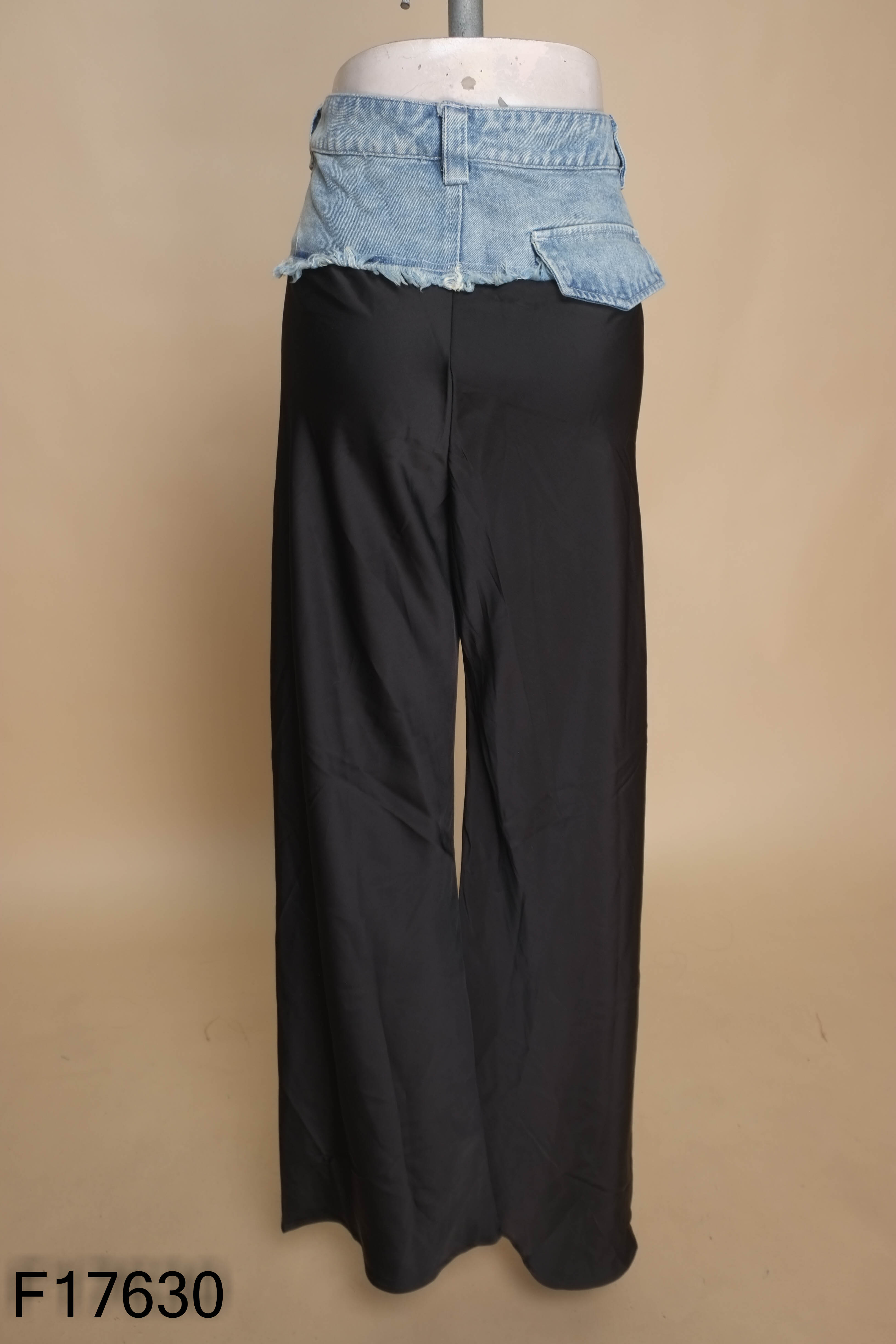 Quần lụa đen phối jeans xanh