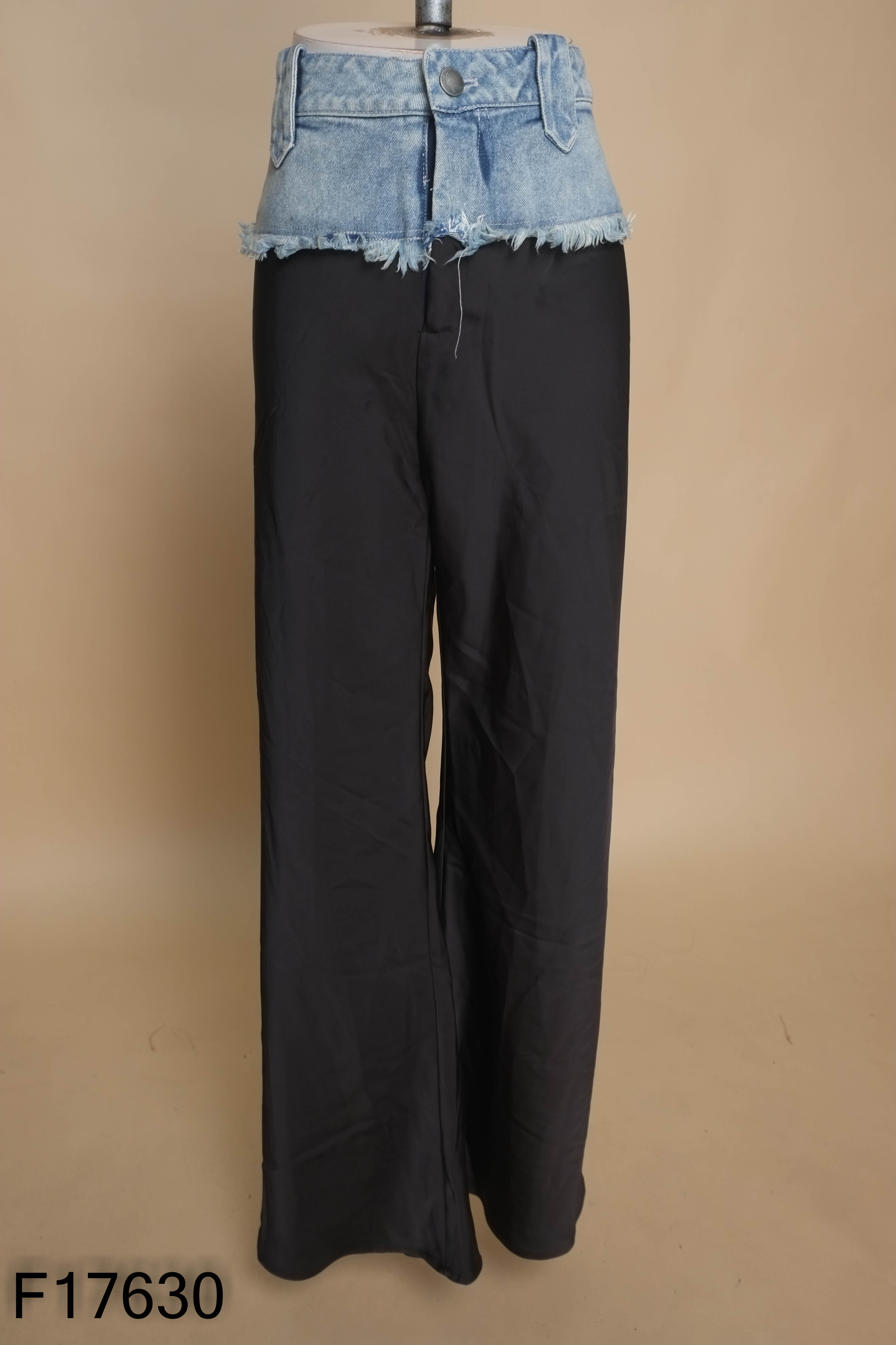 Quần lụa đen phối jeans xanh