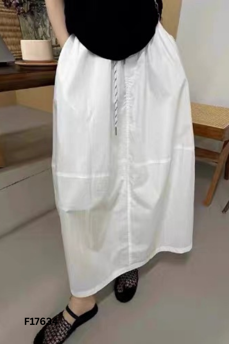 Chân váy dù trắng