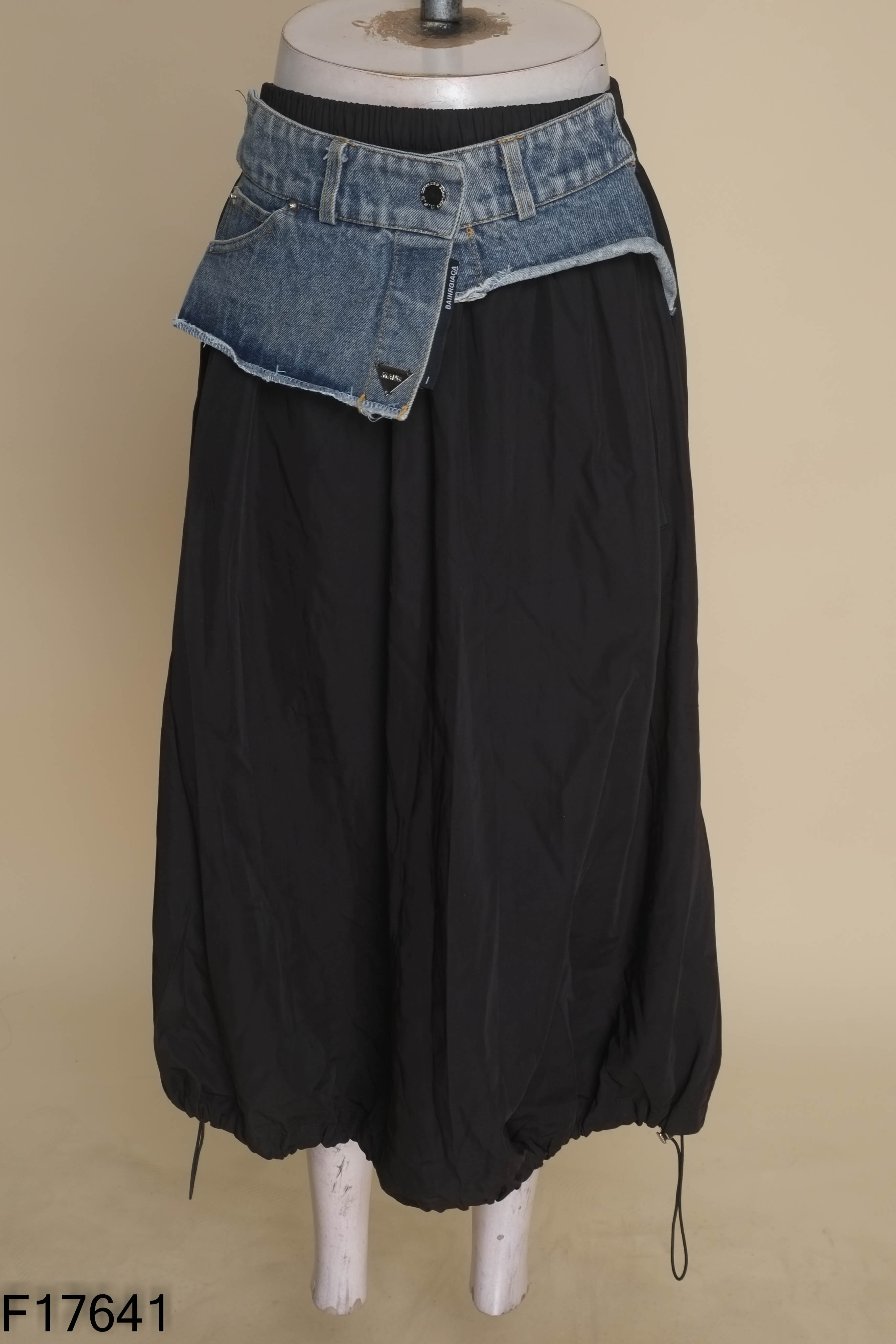 Chân váy đen cạp chun mix jeans