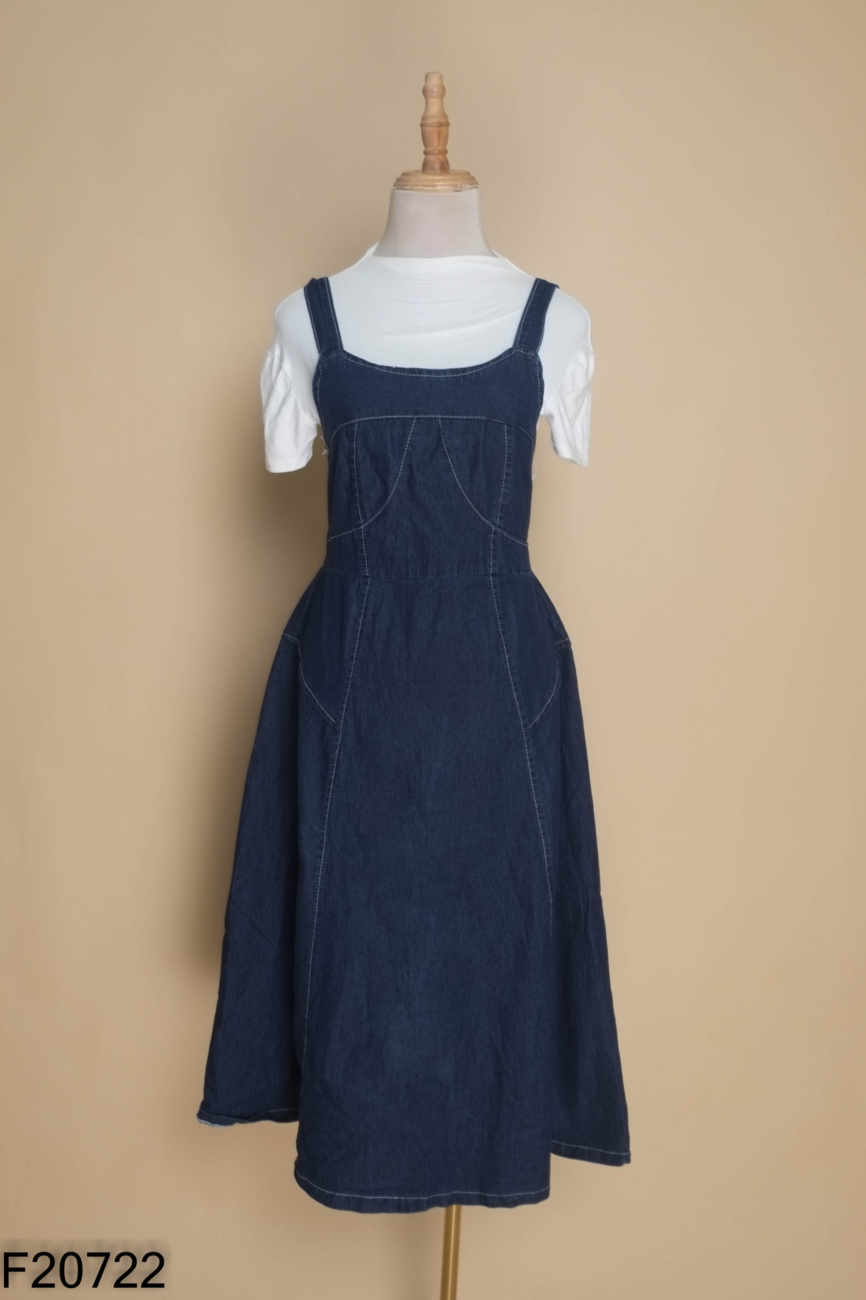 SET Váy jeans xanh đậm + áo trắng