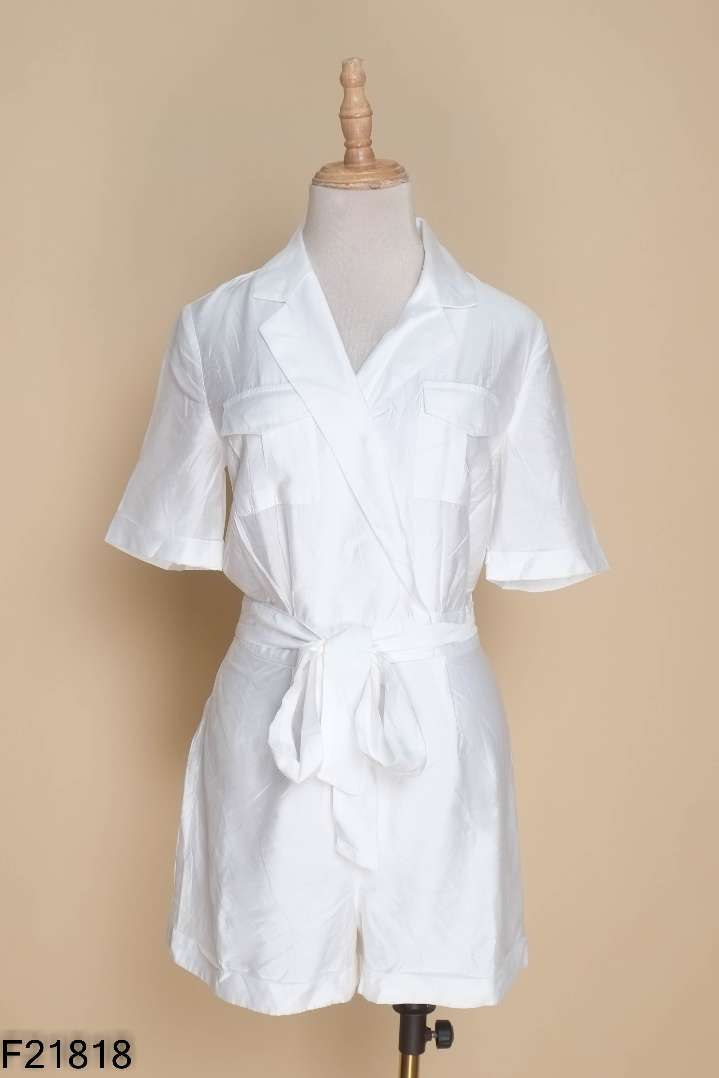 Jumpsuits trắng buộc eo
