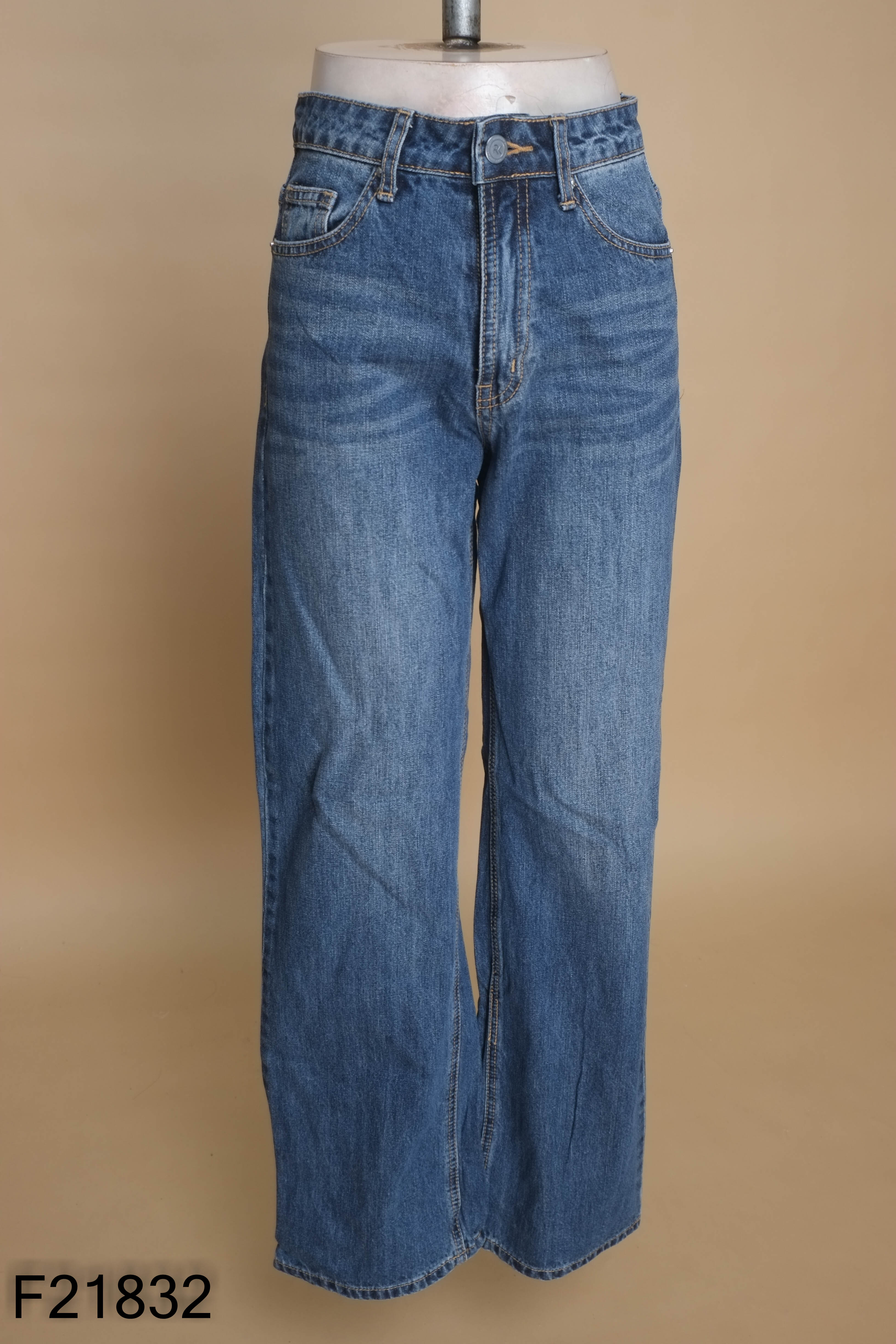 Quần jeans xanh suông ROCKY