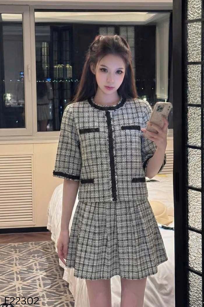 Set áo dạ + chân váy trắng caro đen