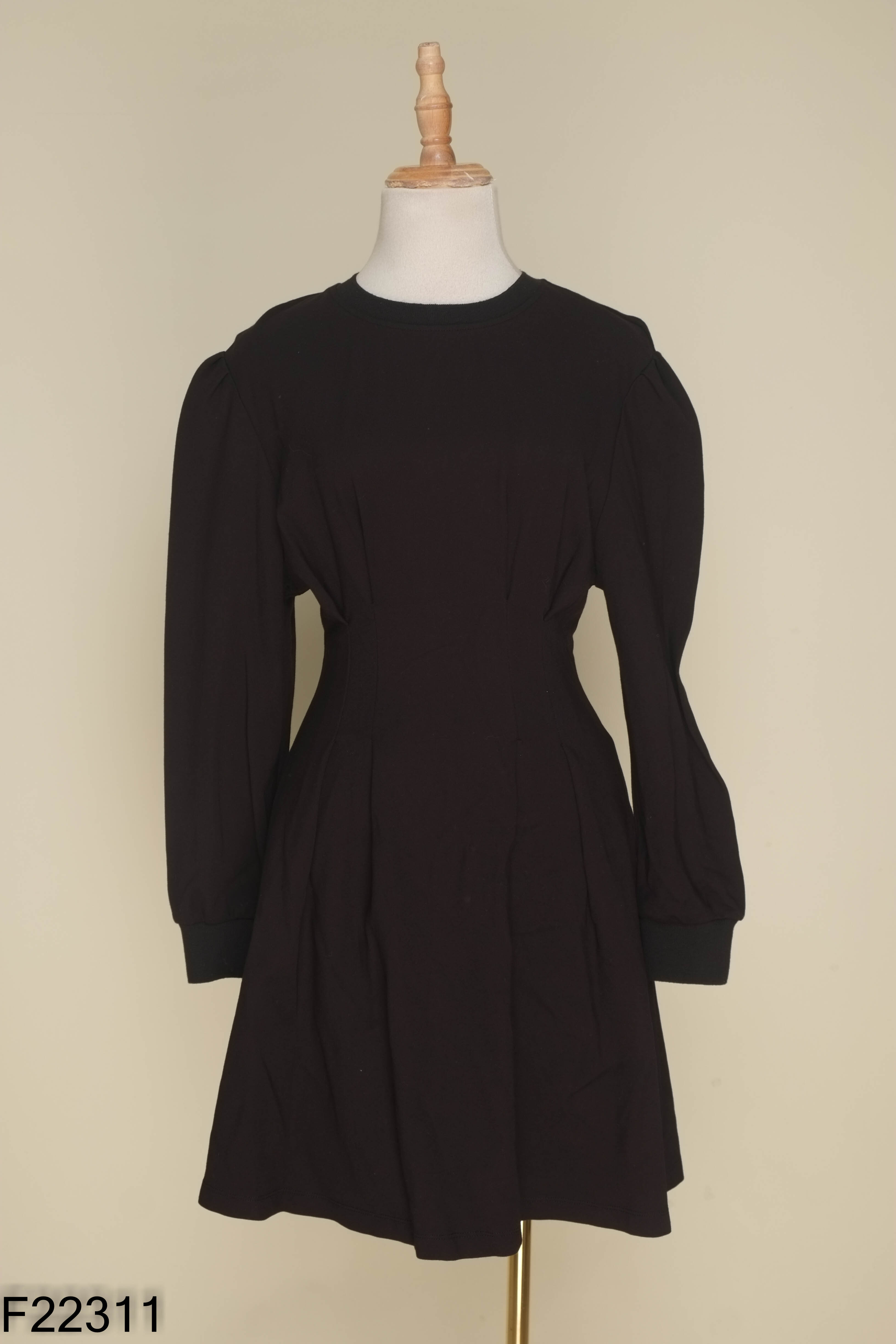 Váy đen IVY MODA ly eo