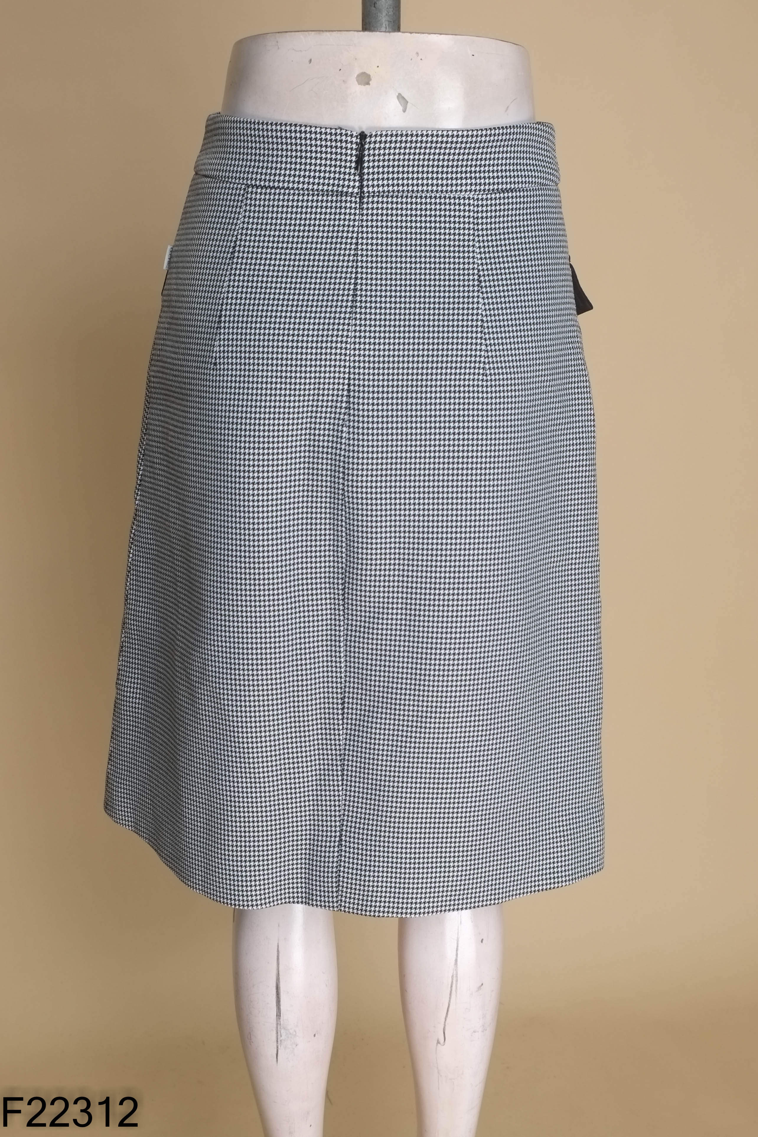 Chân váy D.CHIC trắng phối đen