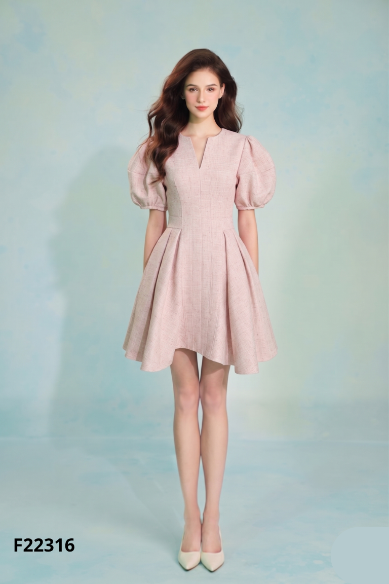 Váy hồng tay phồng xếp ly