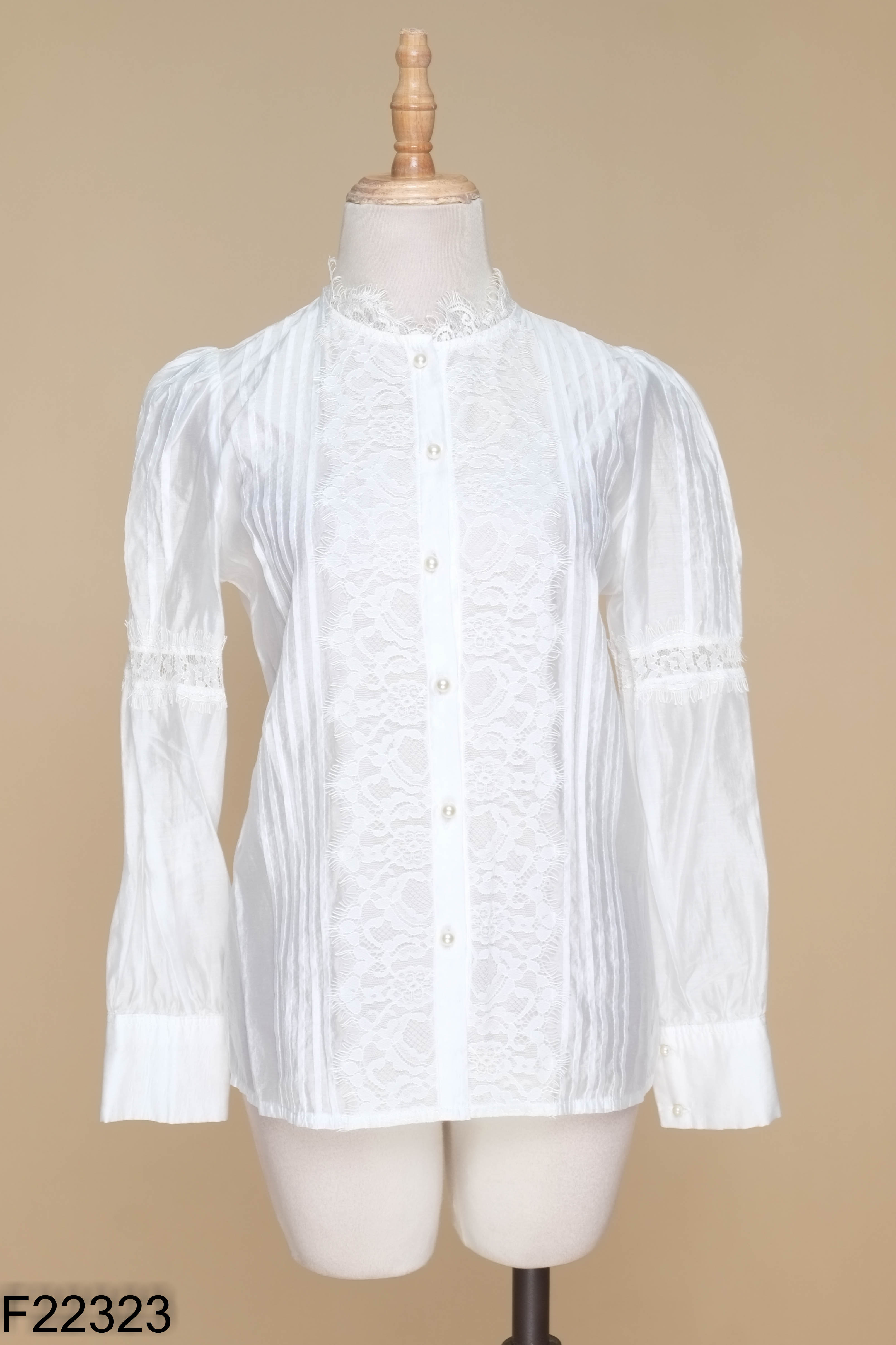 Áo trắng CEILIO phối ren