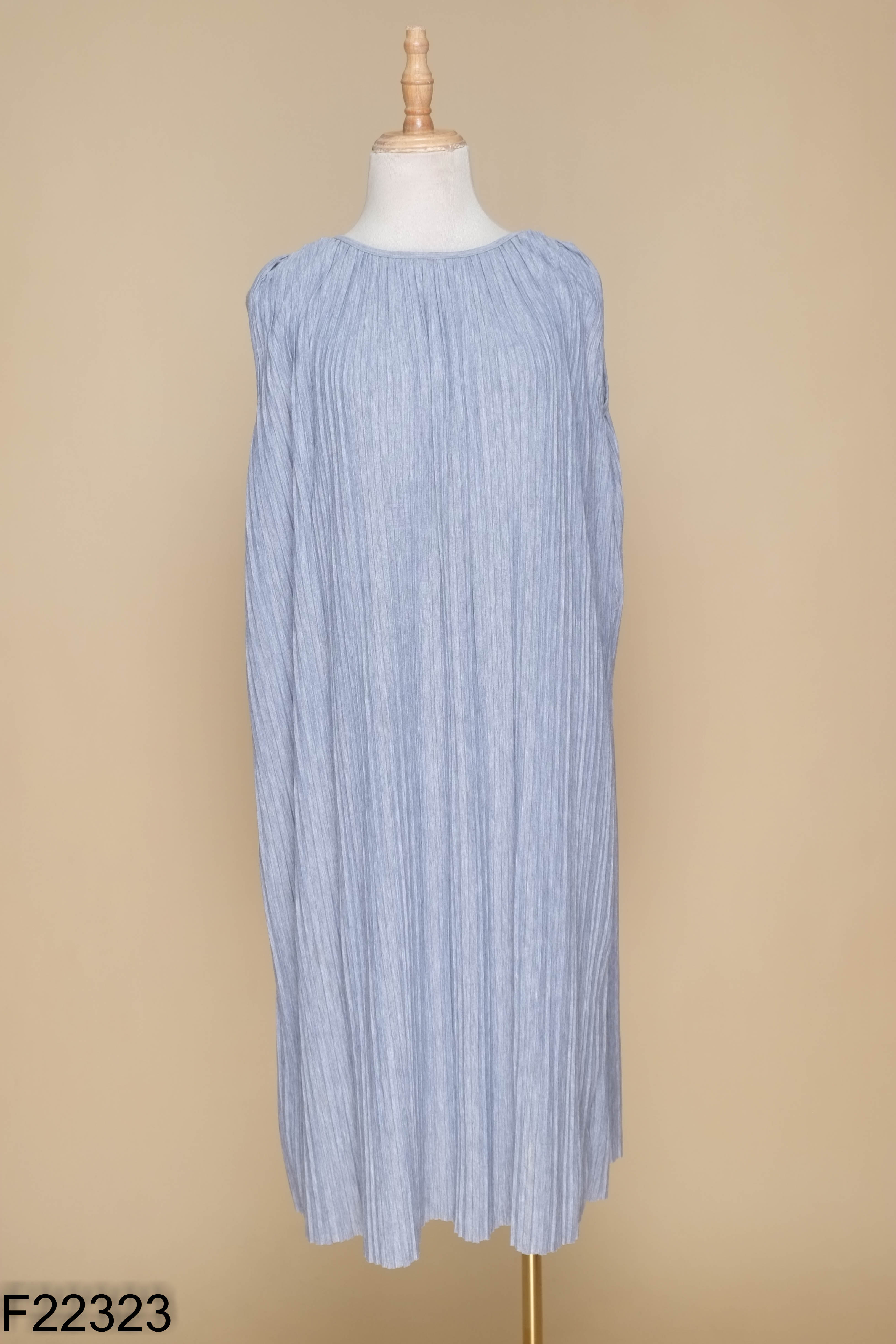 Váy sát nách UNIQLO xám dập ly
