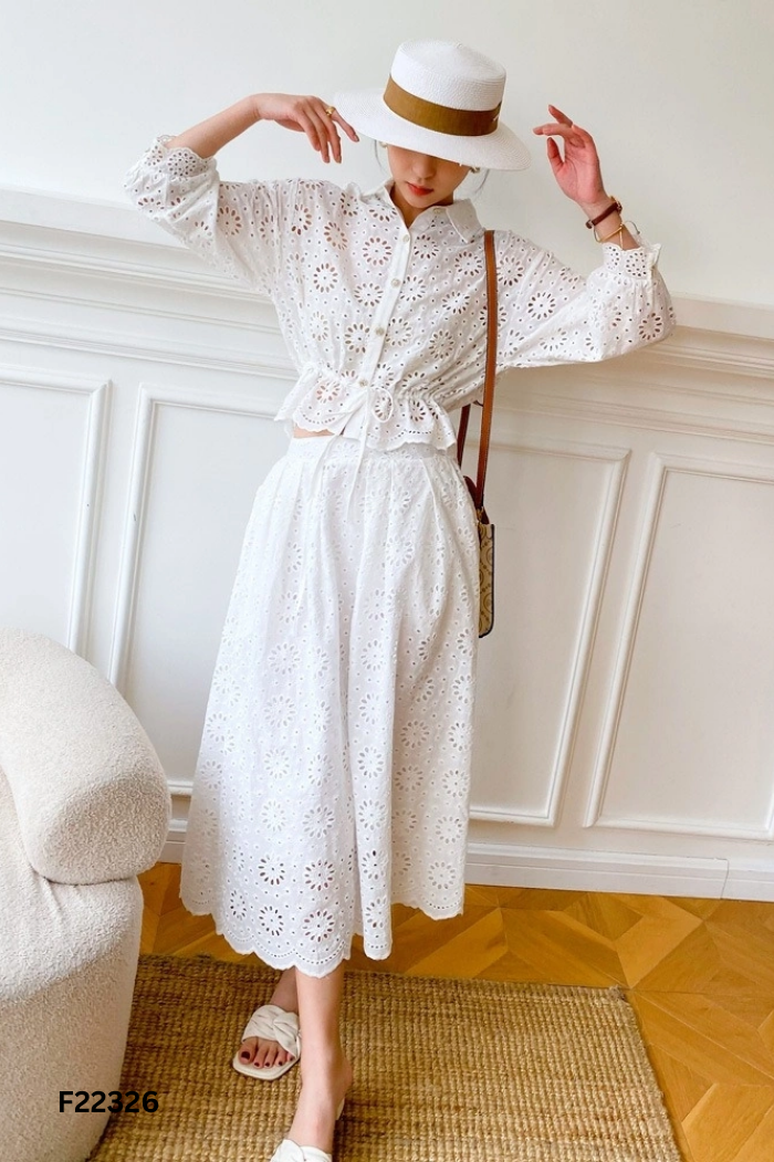 Set Áo sơ mi trắng dập hoa + chân váy
