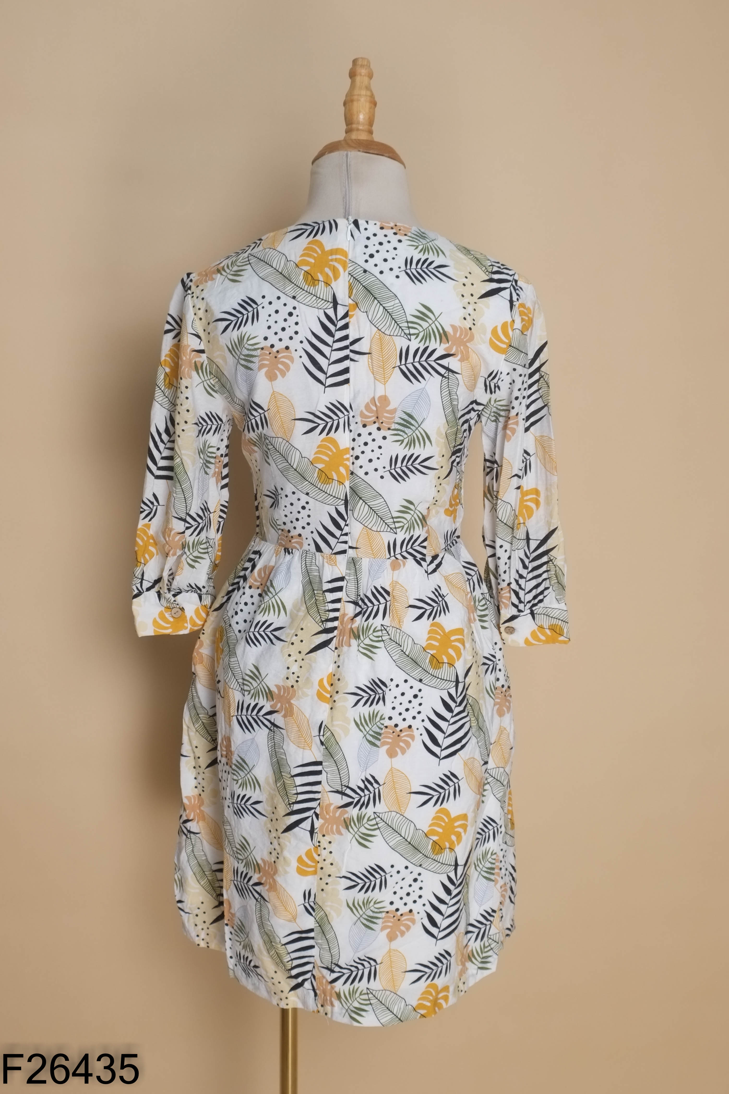 Váy ADORE DRESS trắng họa tiết hoa lá