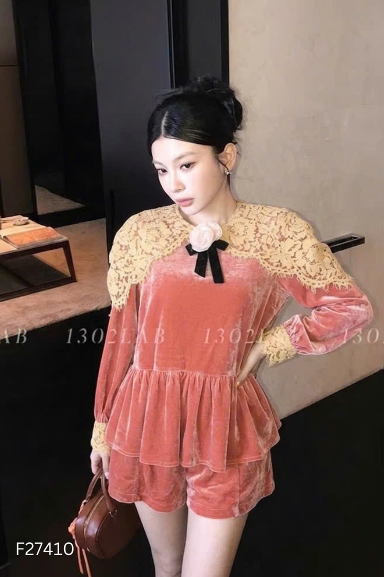 Set áo + quần nhung đỏ phối ren