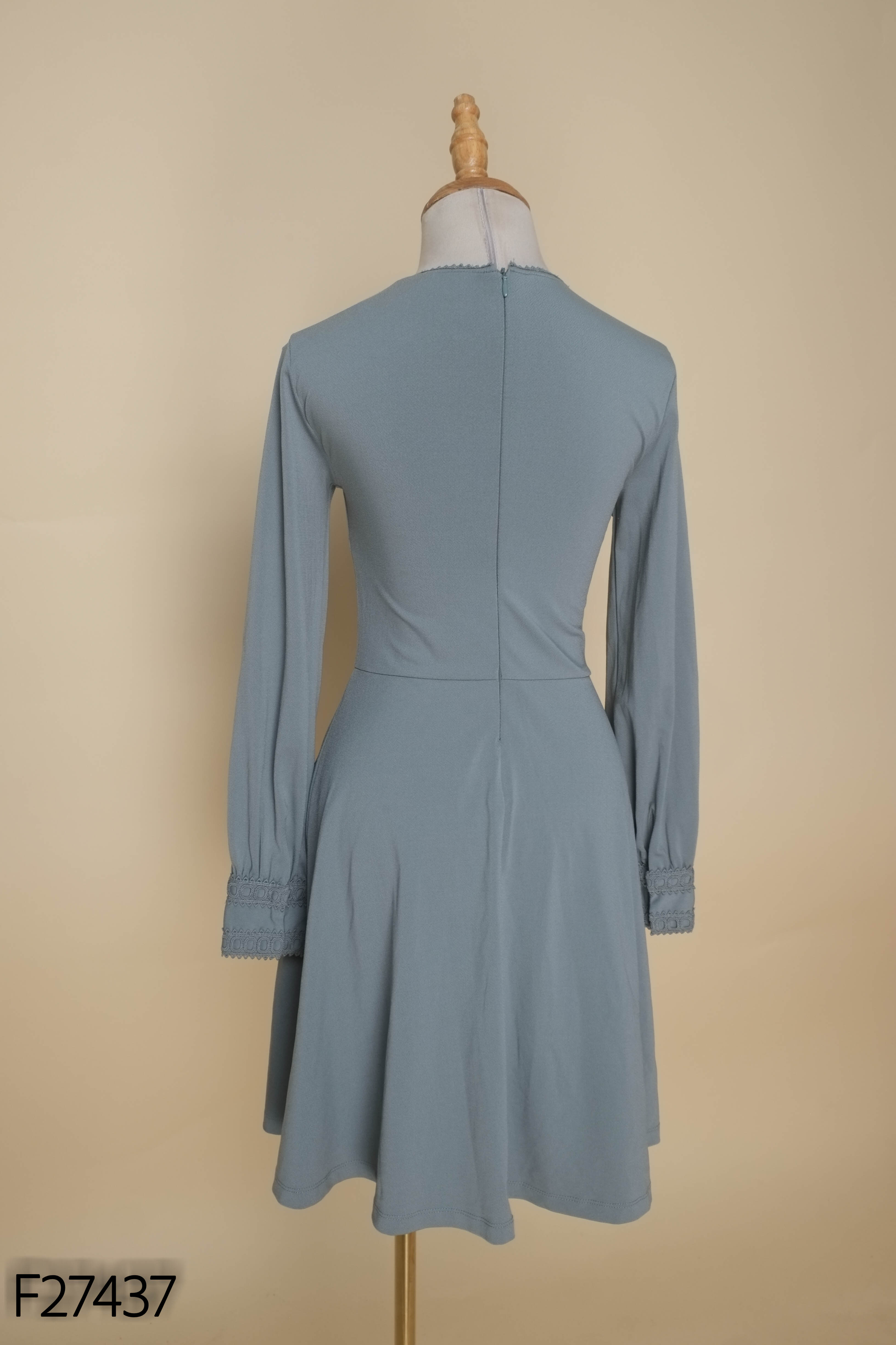 Váy xanh H&M phối ren dài tay