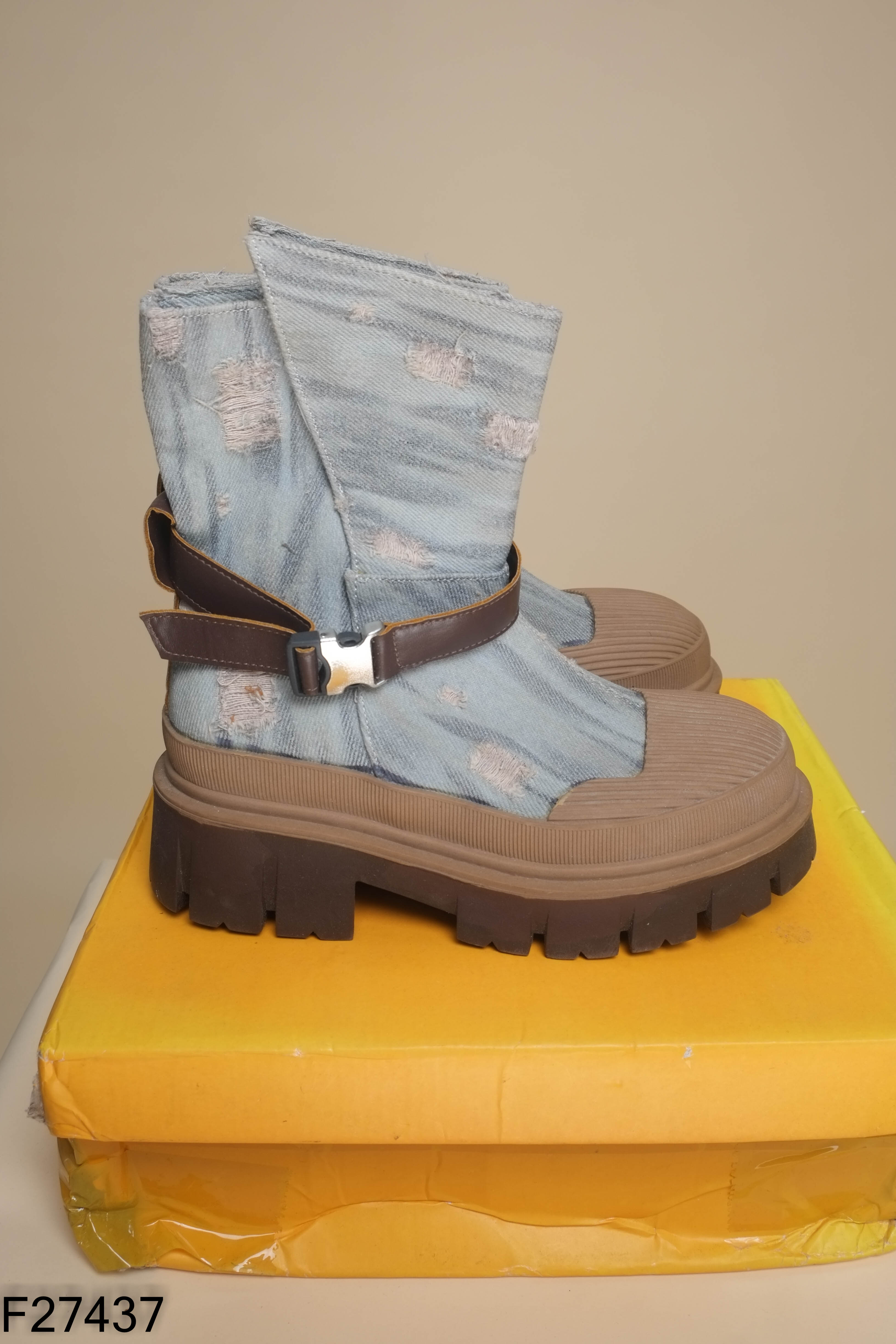 Giày bốt jeans xanh đế nâu