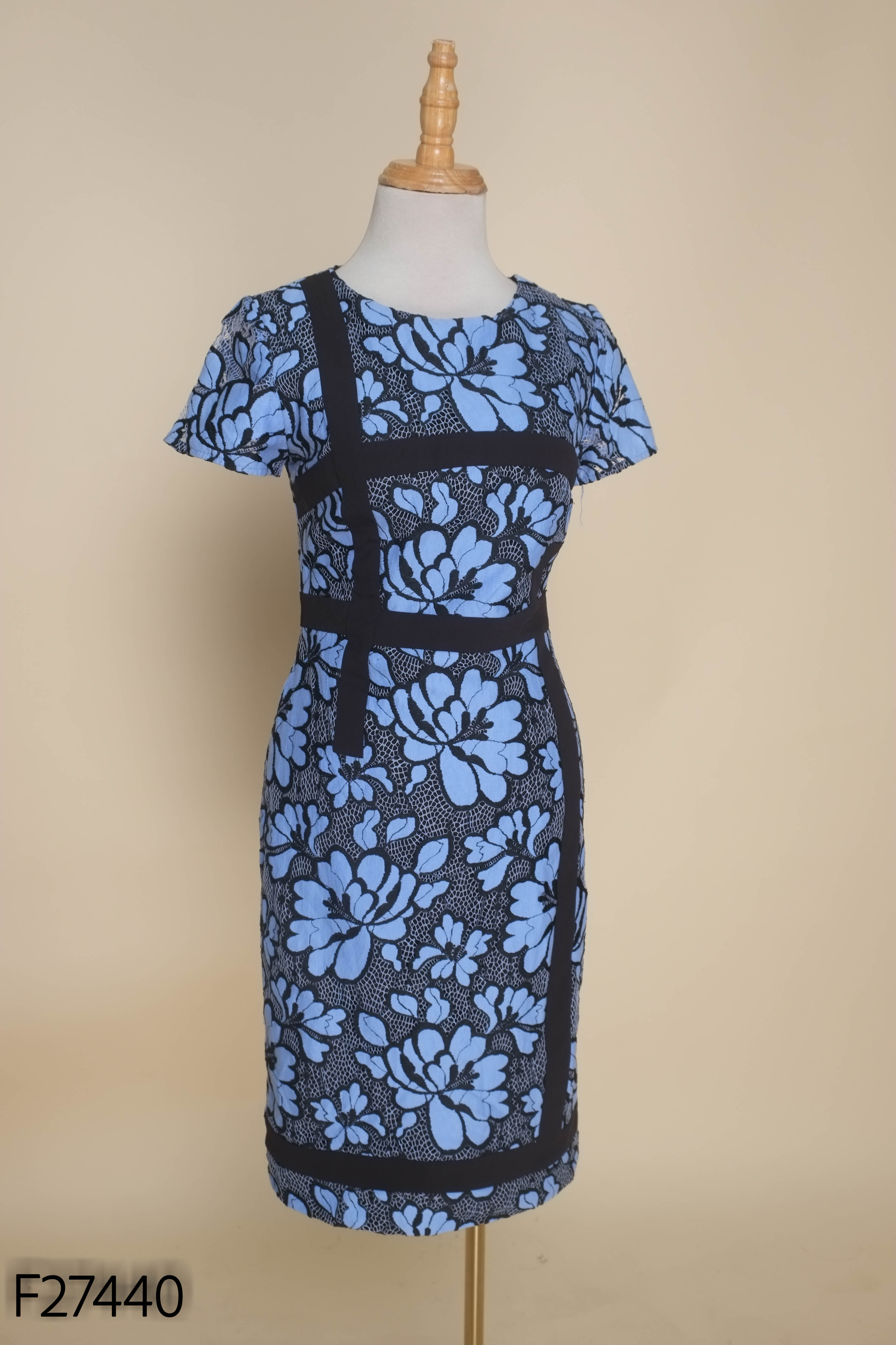 Váy đen IVY MODA hoa xanh