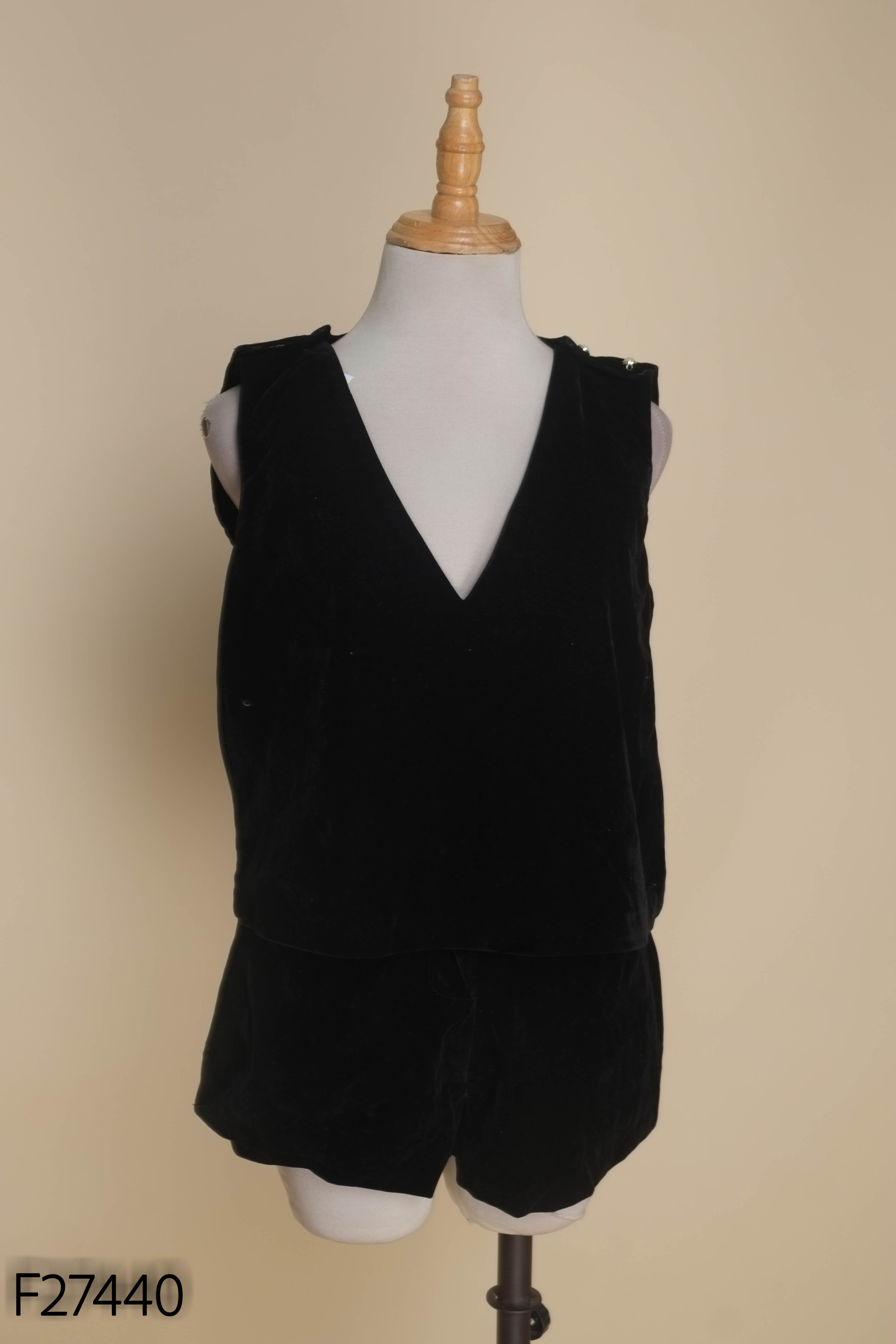 Set nhung đen cổ tim+quần