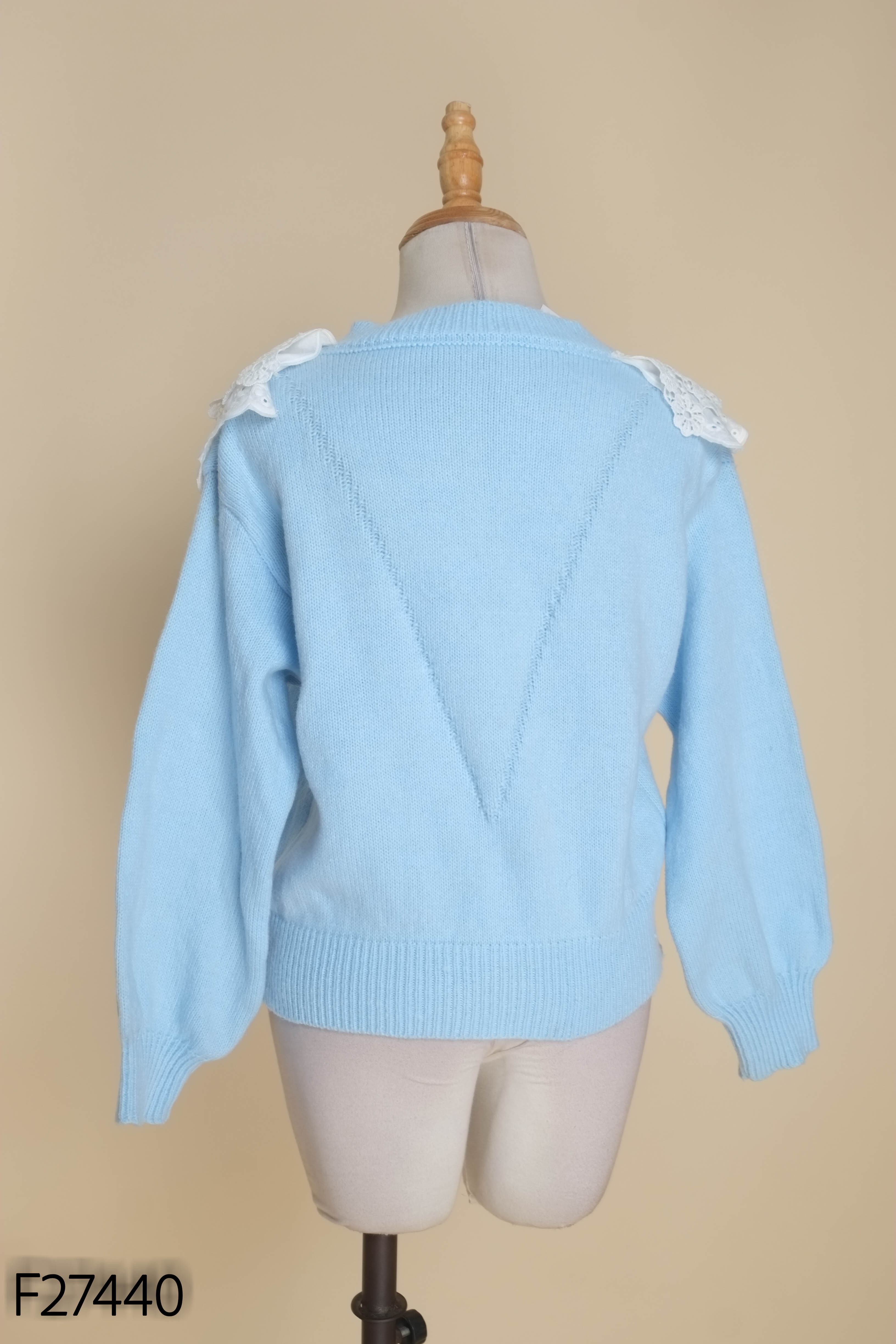 Áo len cardigan xanh phối ren trắng