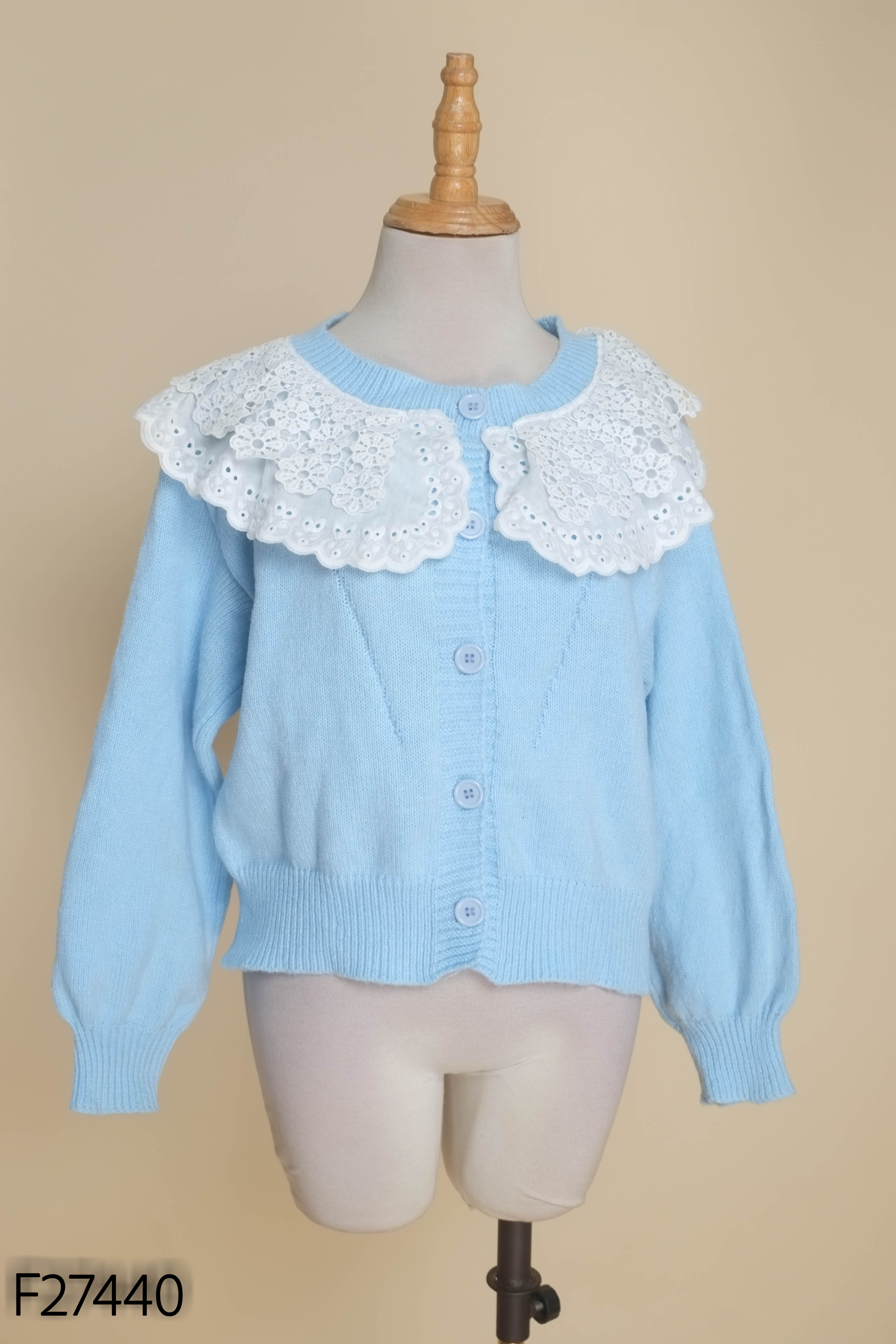 Áo len cardigan xanh phối ren trắng