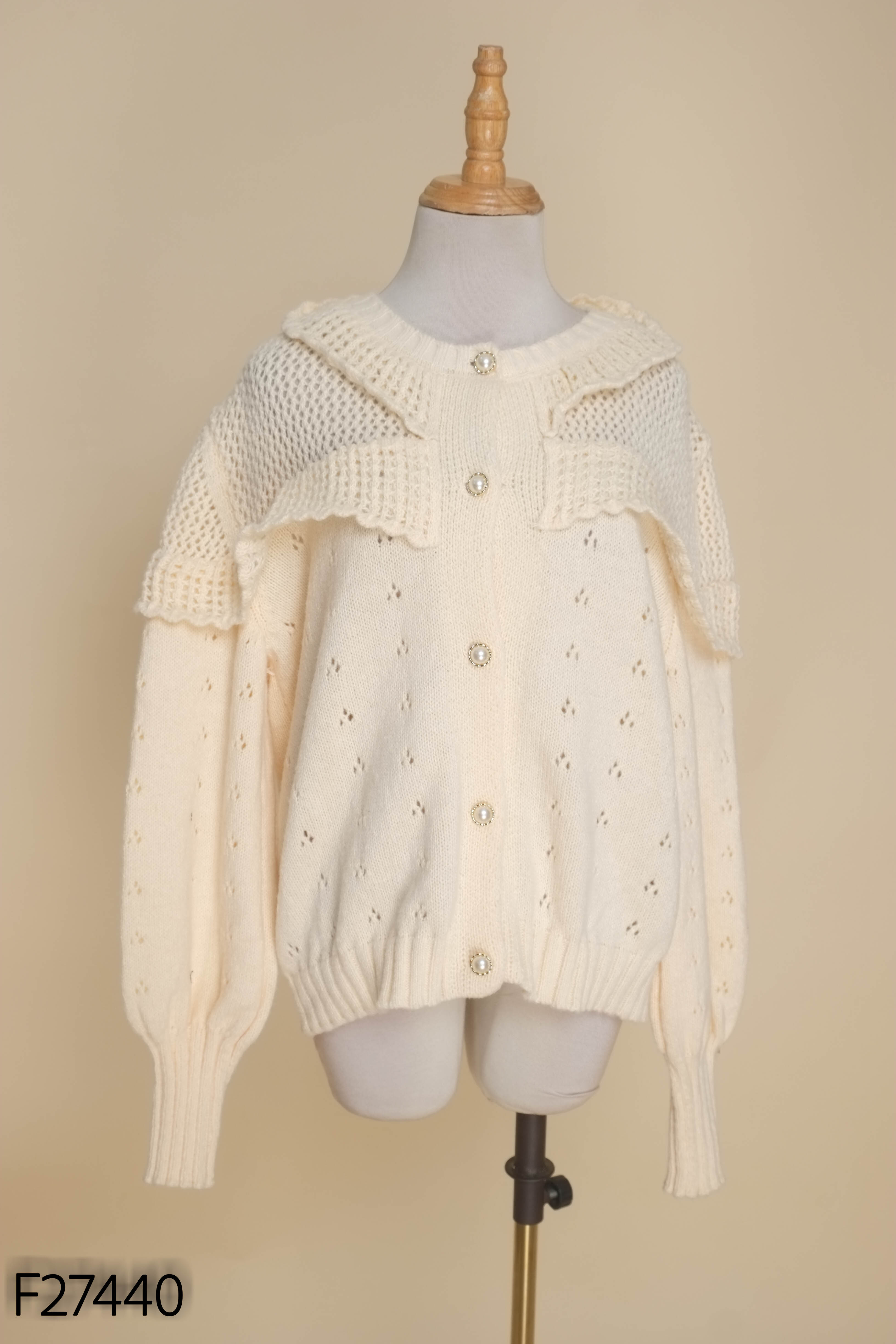 Áo len cardigan hồng cam phối cúc ngọc