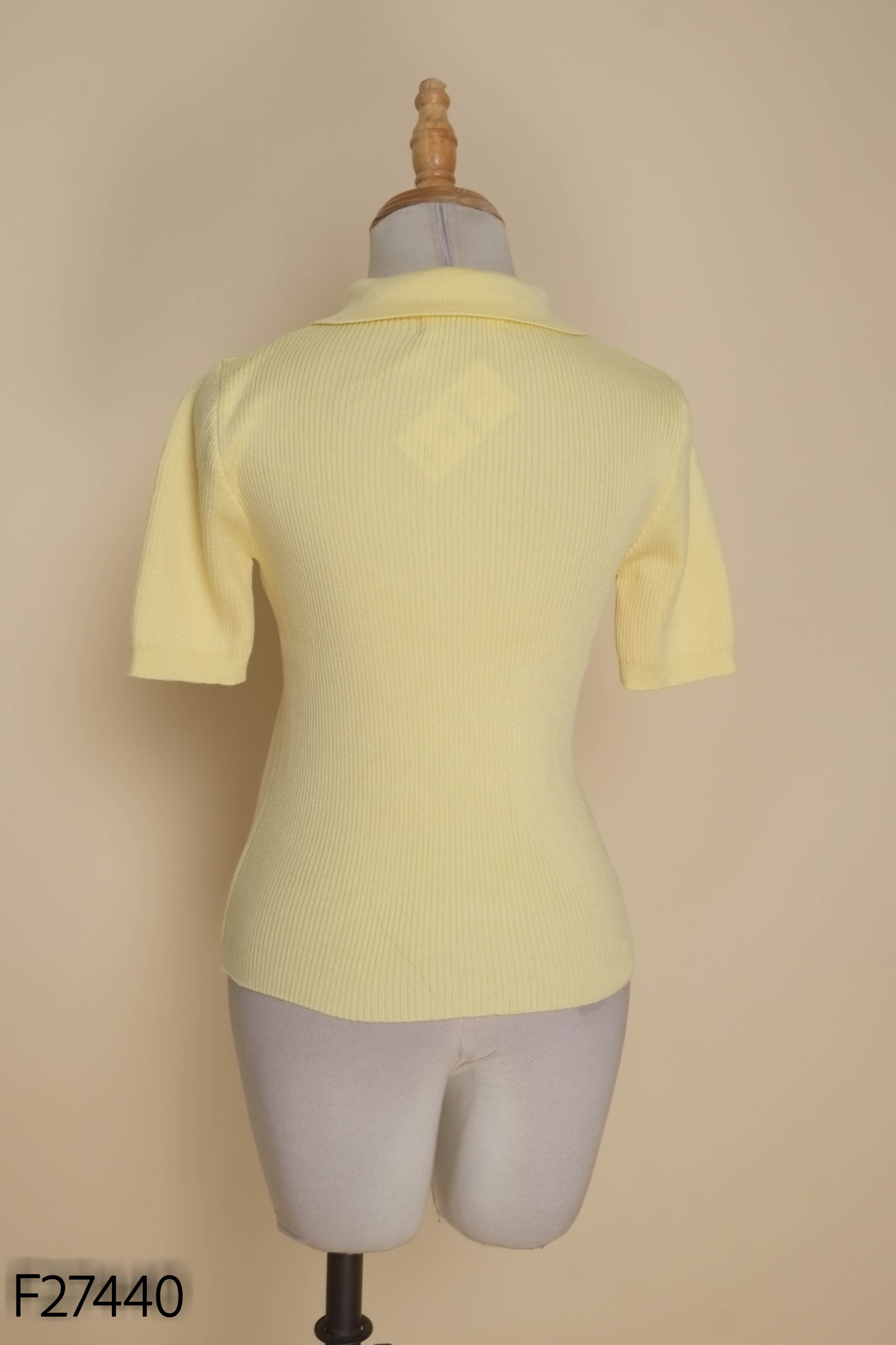 Áo len vàng LACOSTE cộc tay