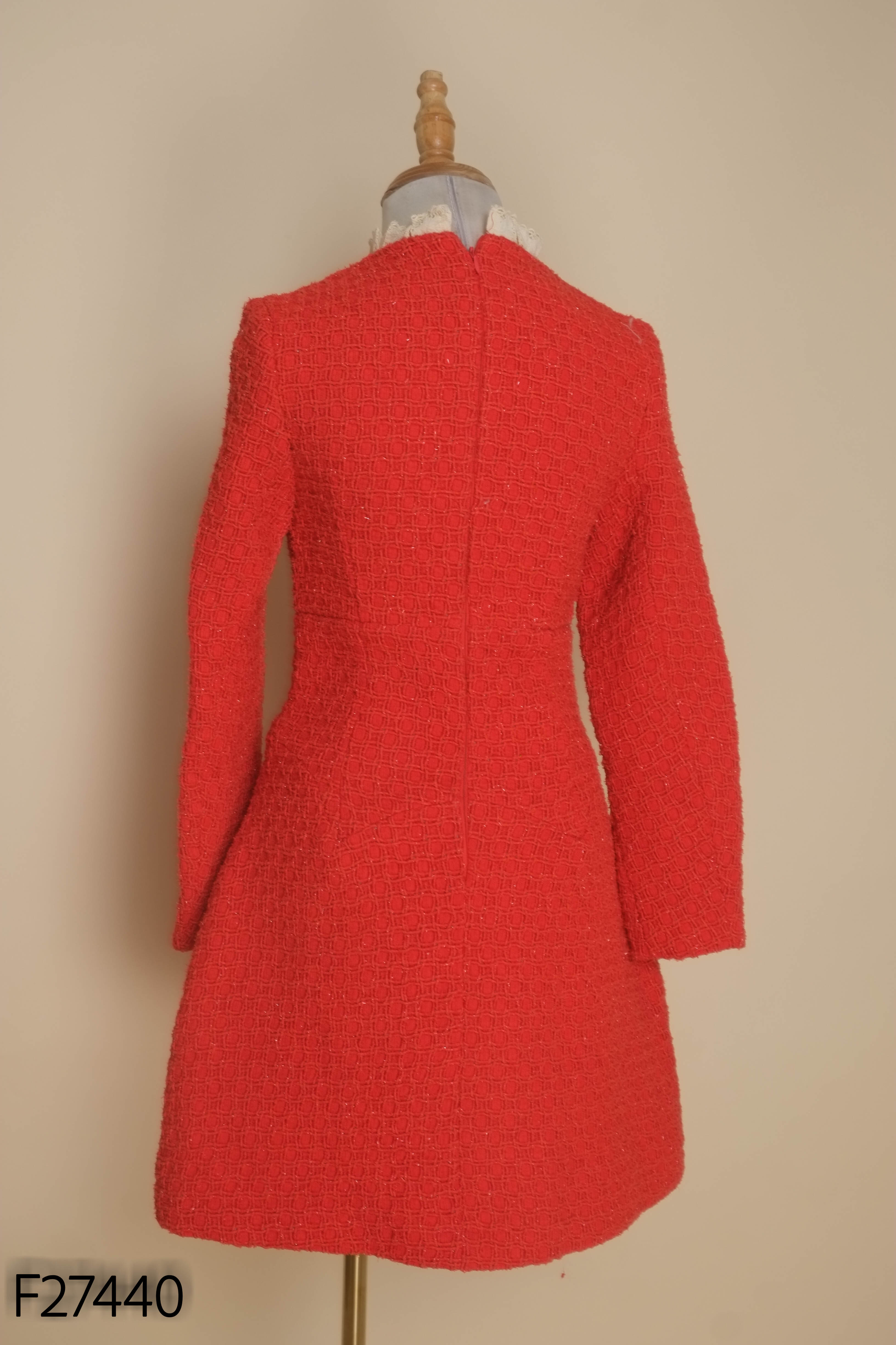 Váy tweed đỏ phối ren be