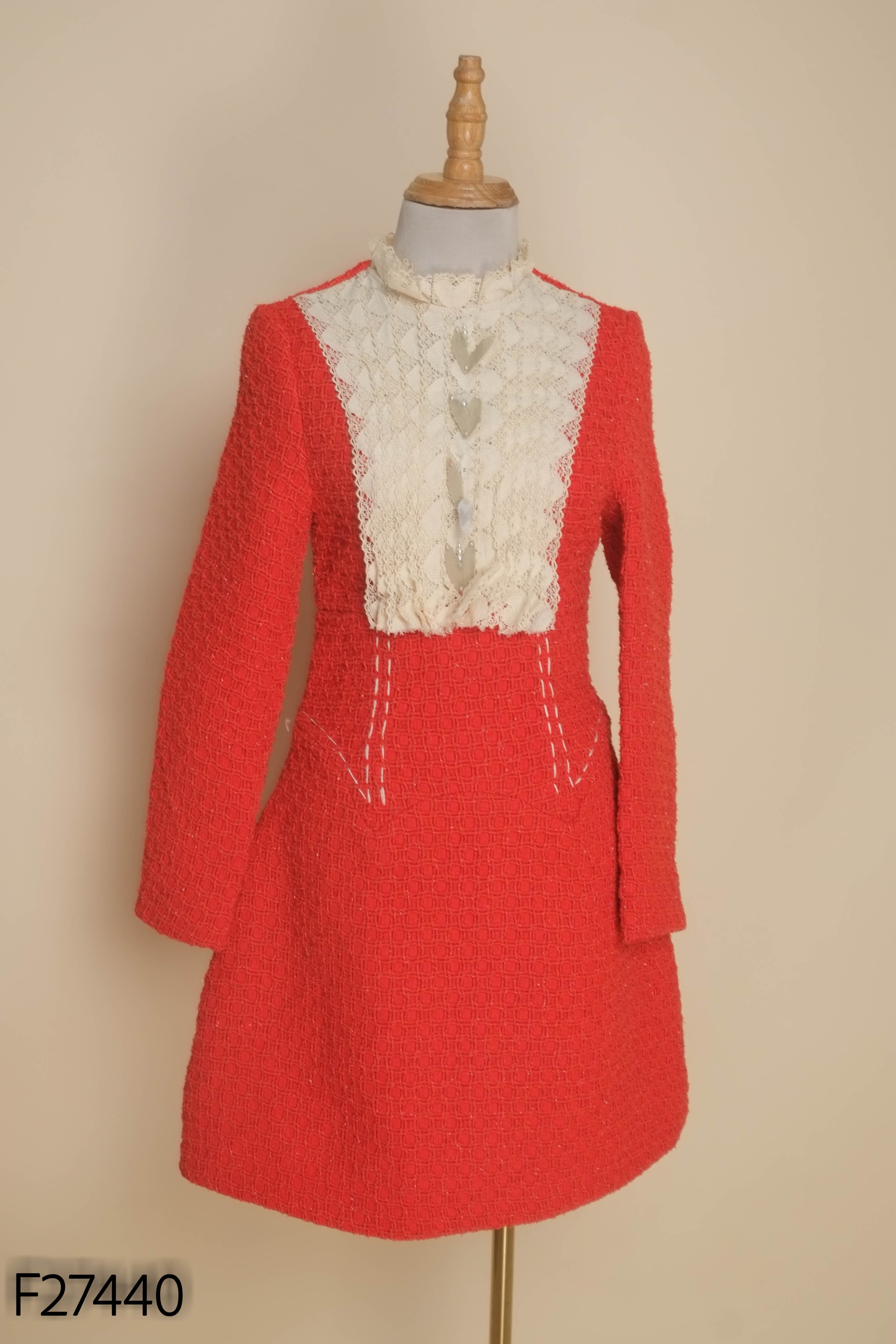 Váy tweed đỏ phối ren be