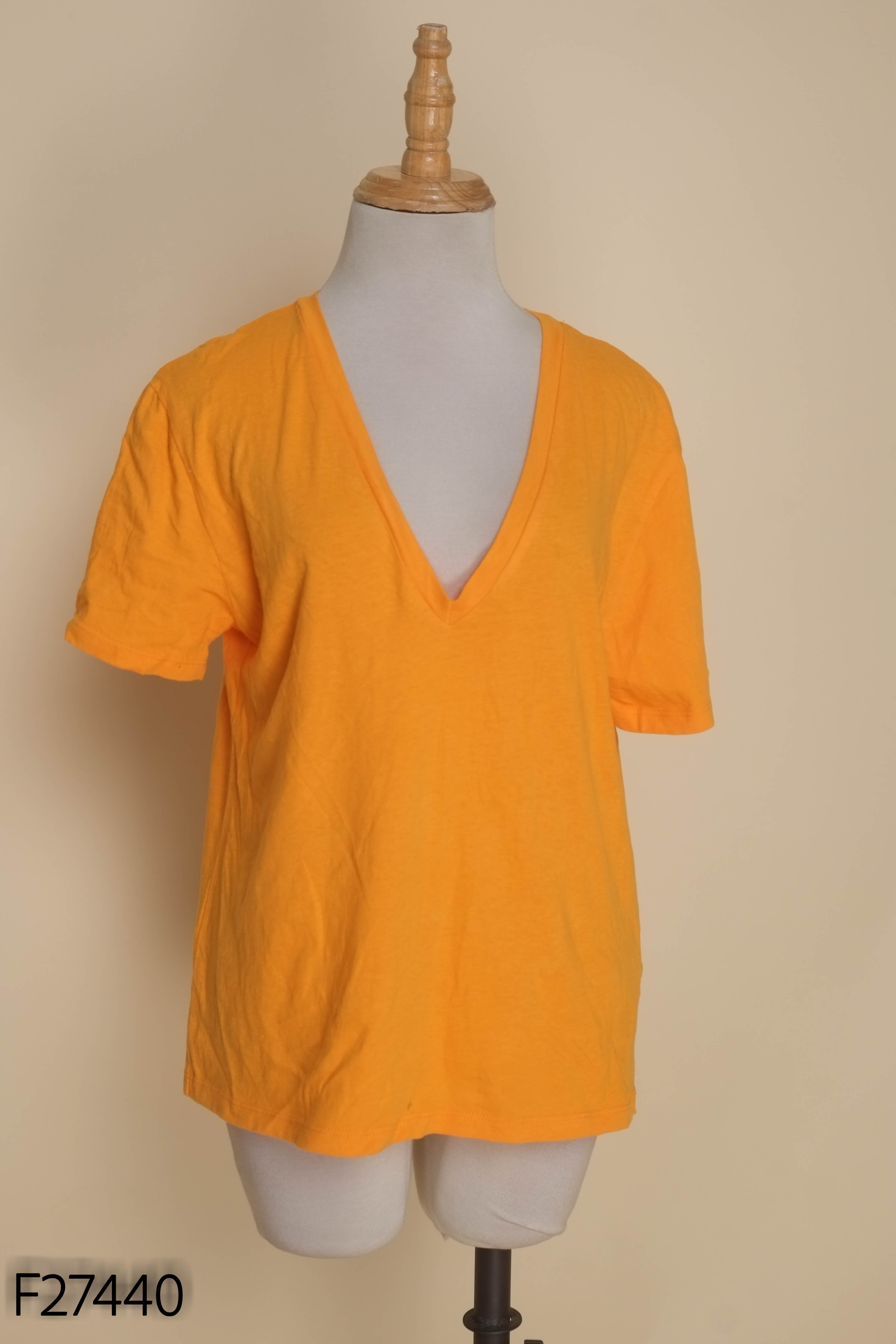 Áo thun cam ZARA trơn cổ tim