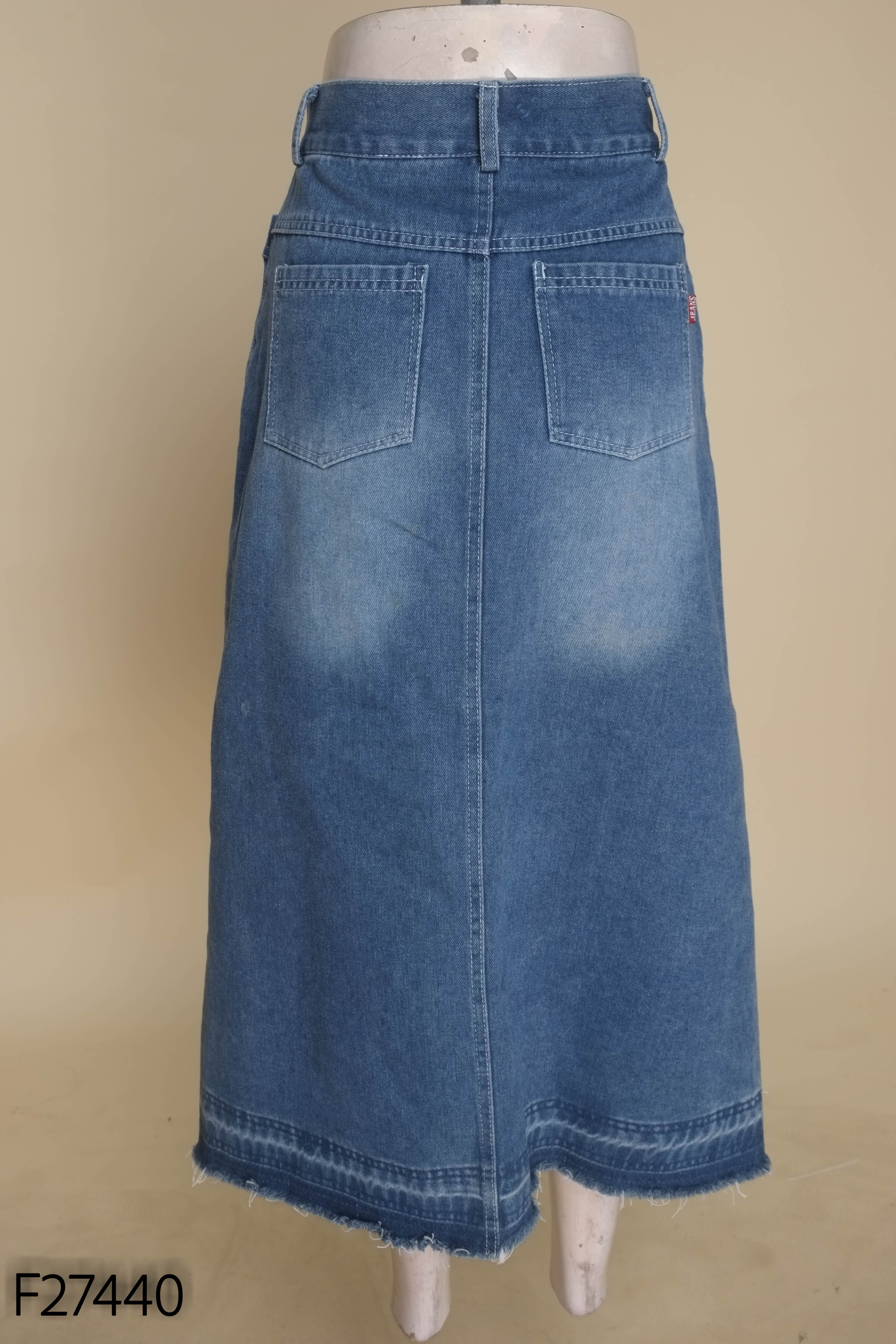 Chân váy jeans xanh dài viền rua