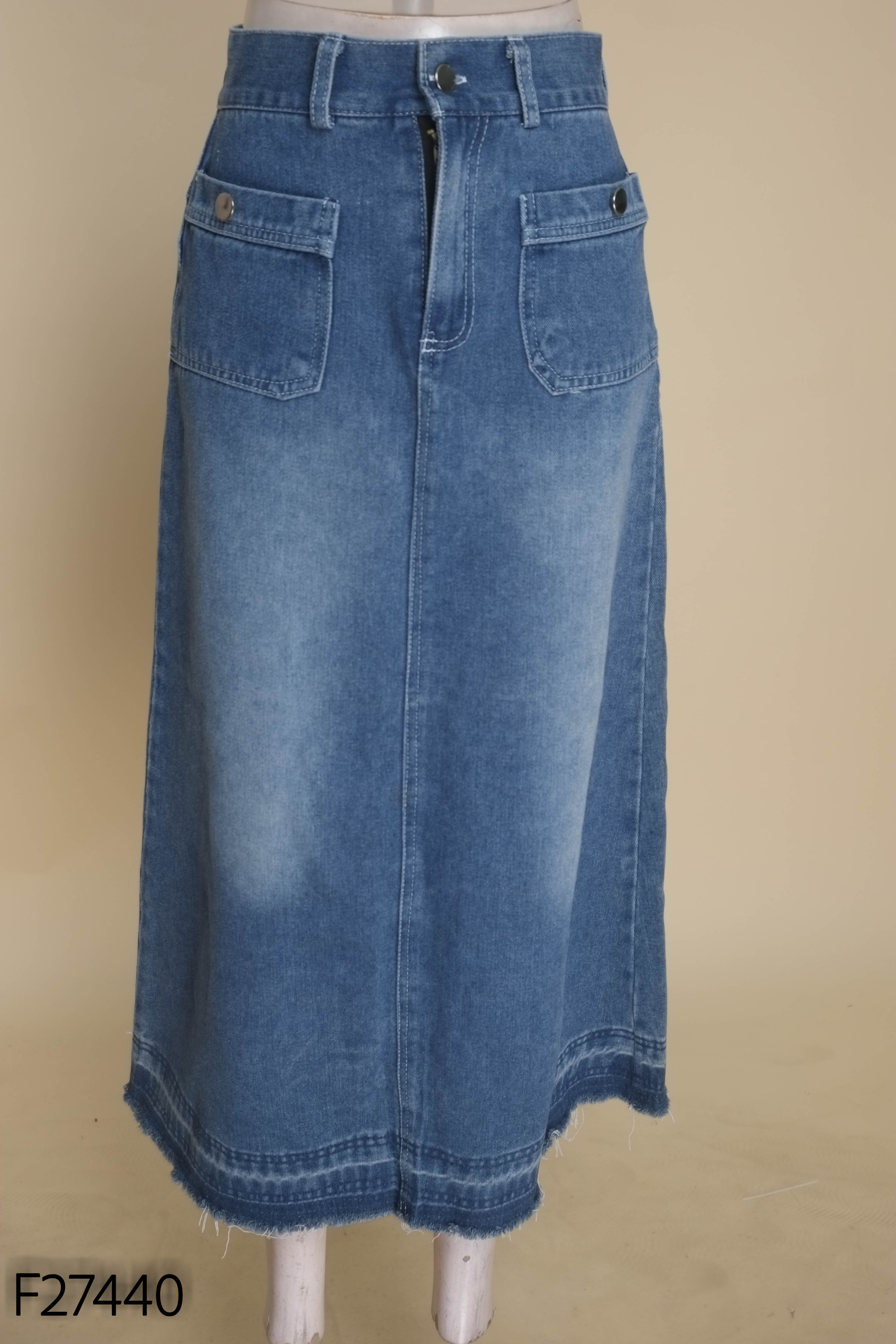 Chân váy jeans xanh dài viền rua