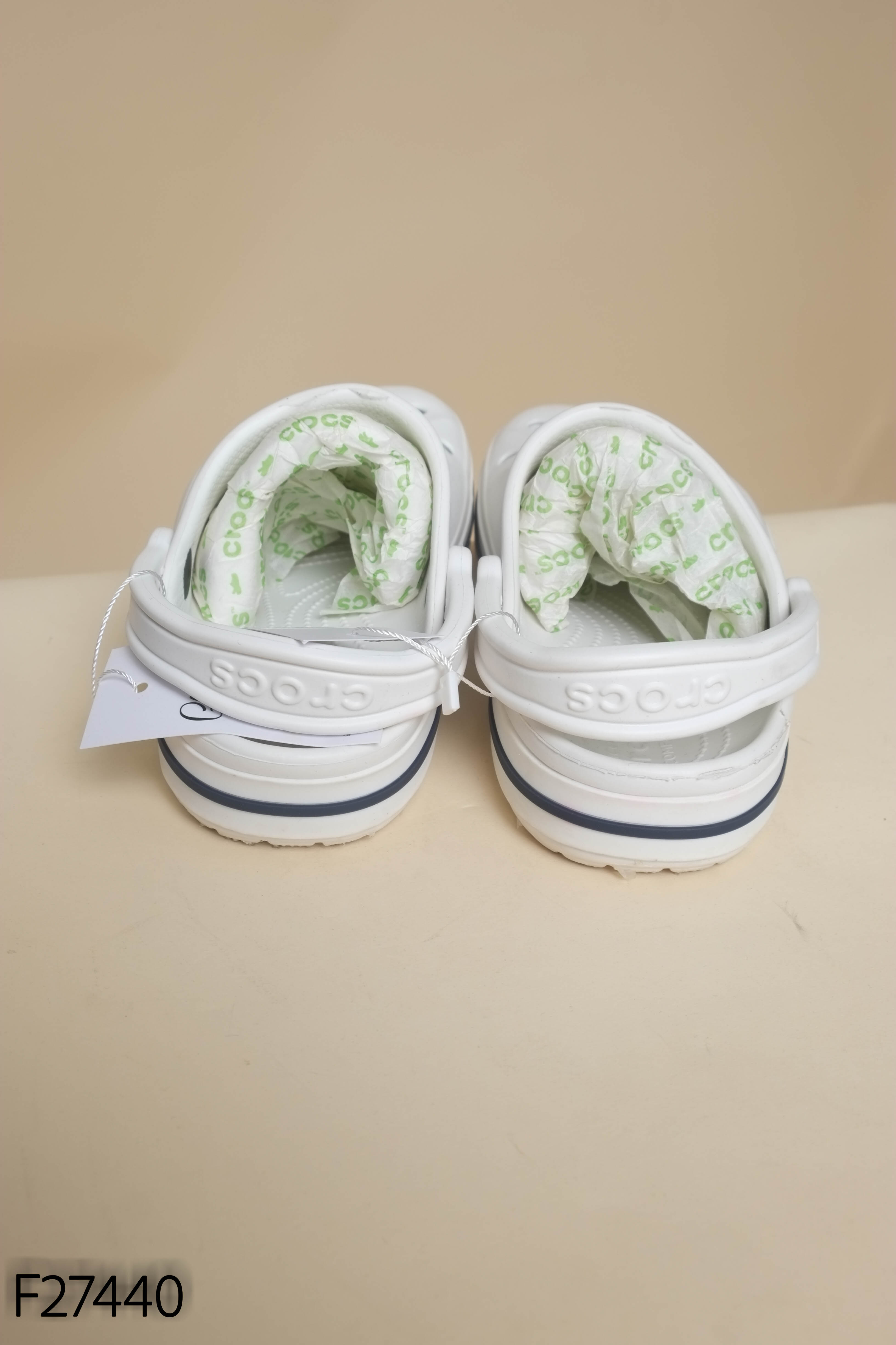 Dép crocs trắng chữ xanh