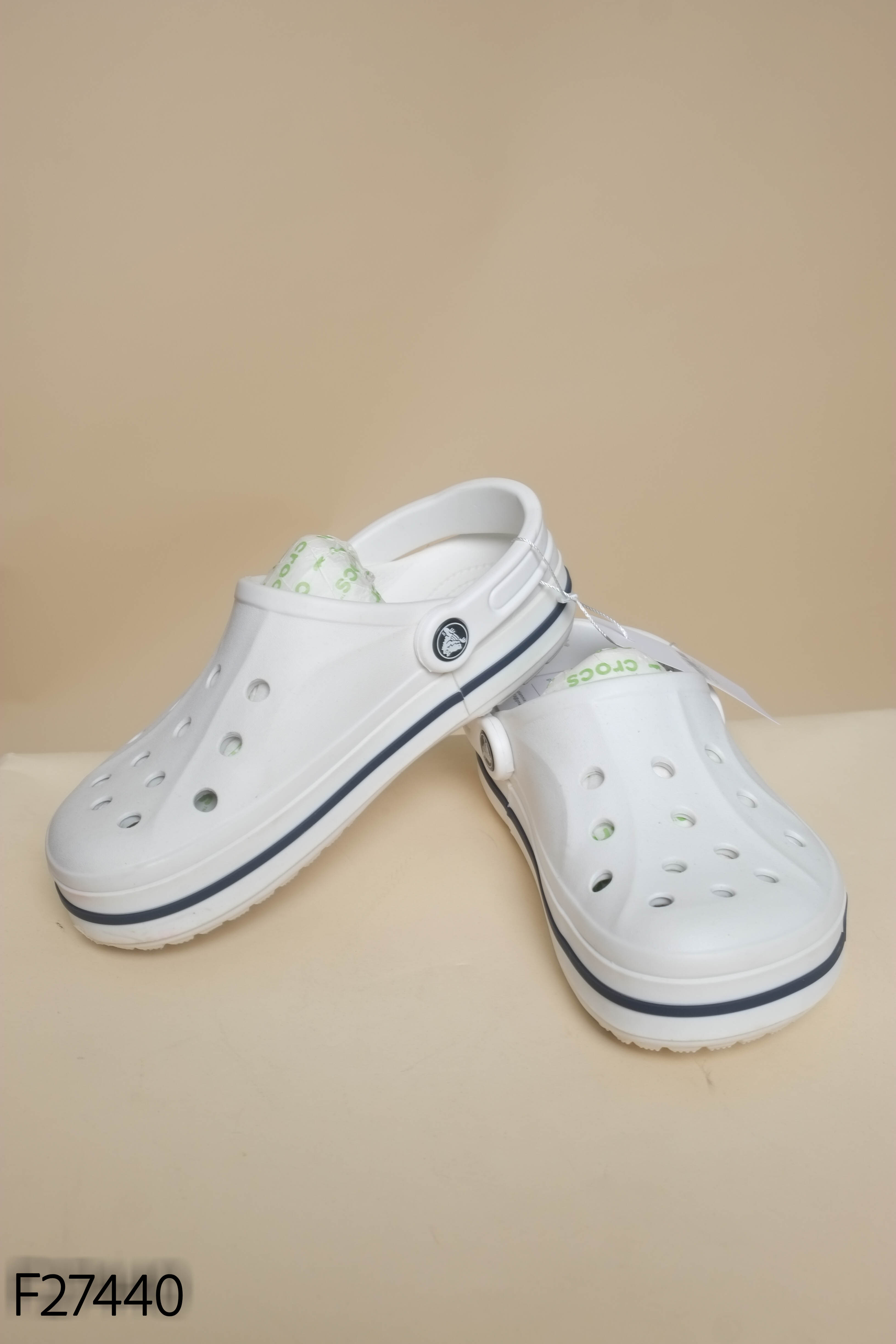 Dép crocs trắng chữ xanh