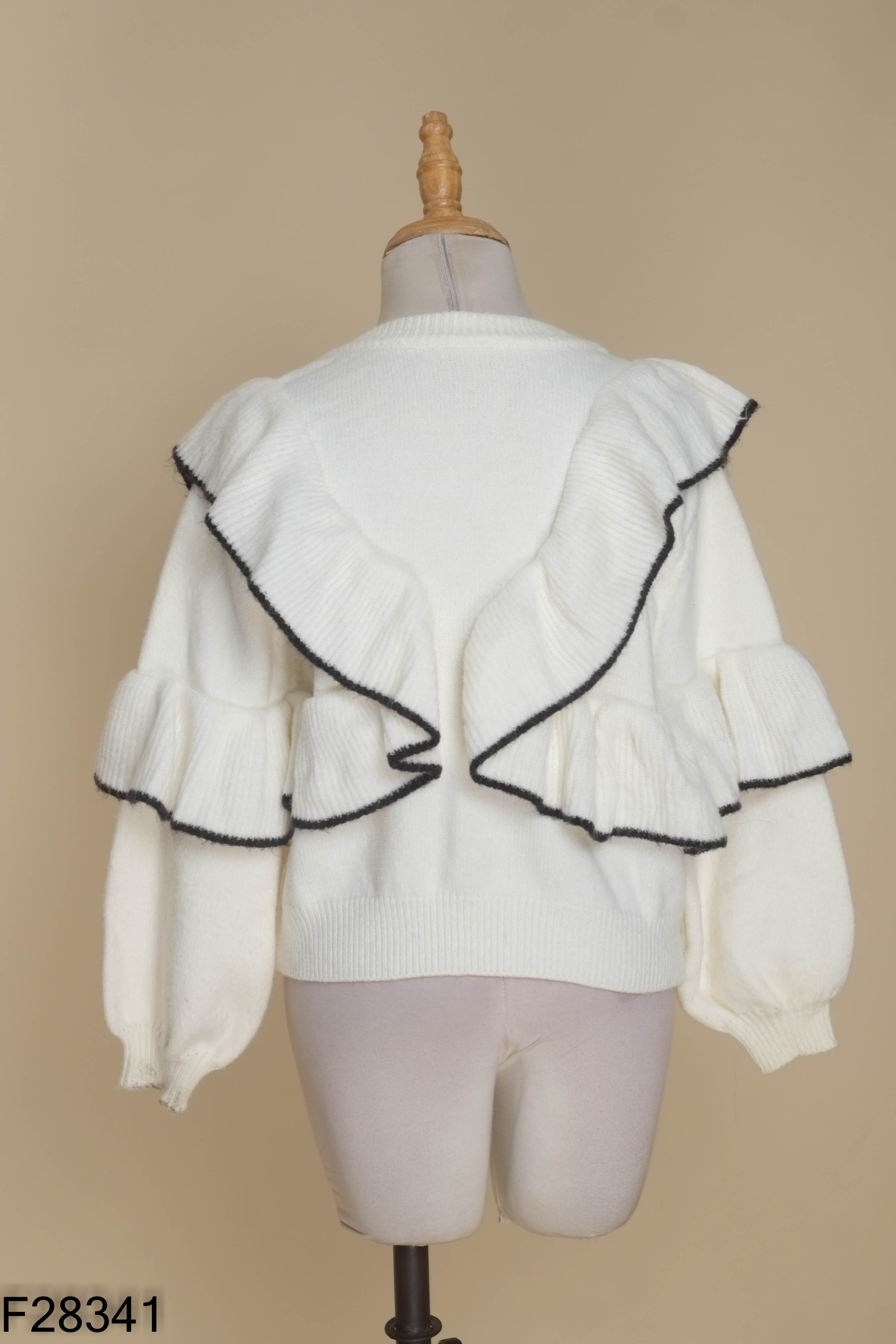 Cardigan len trắng bèo