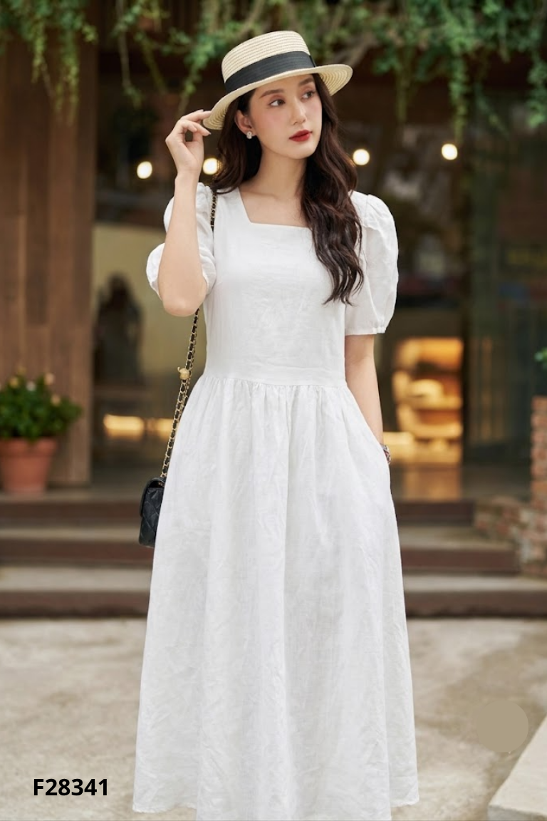 Váy trắng hở lưng buộc eo