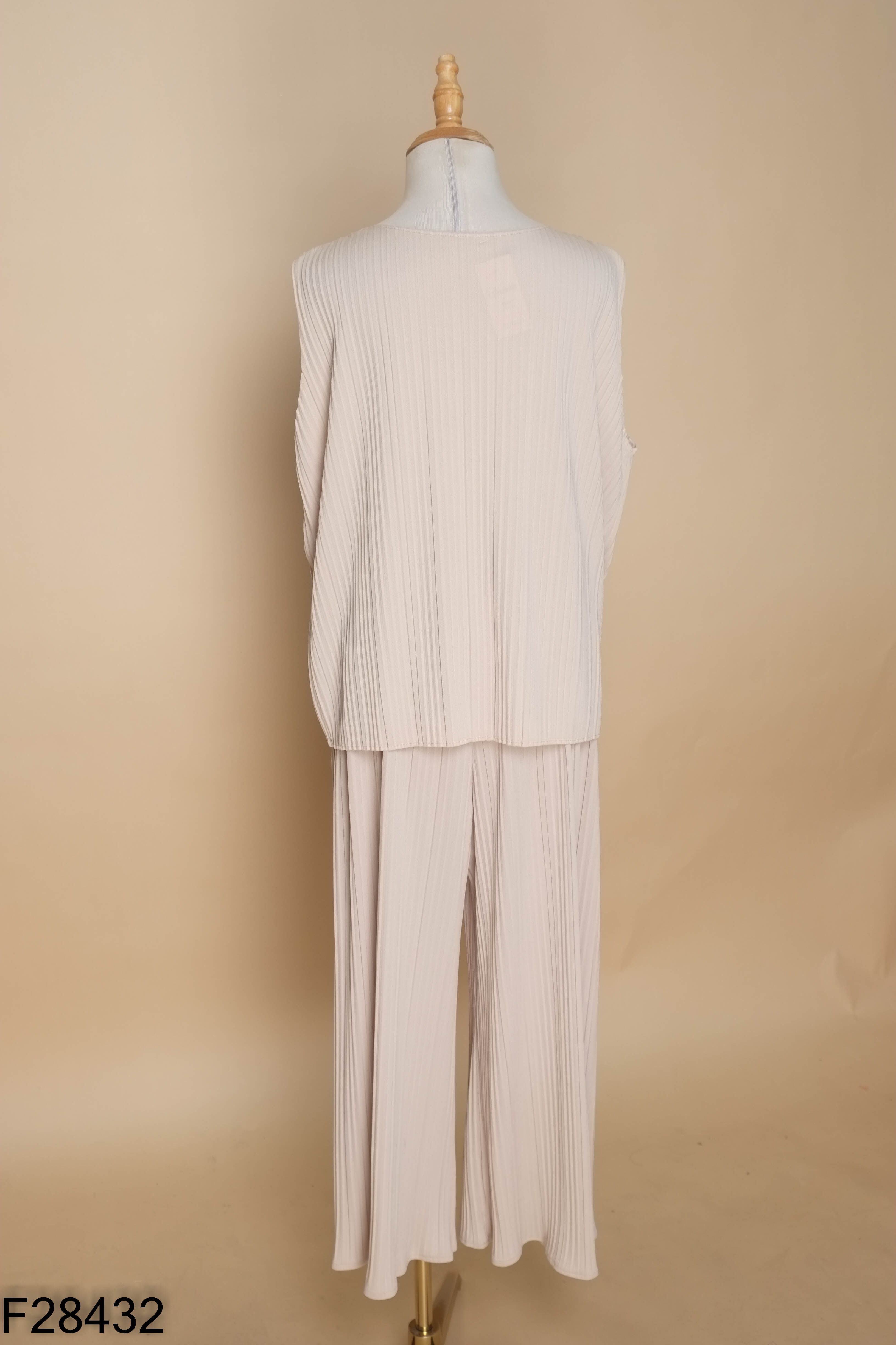 Set Áo be gấp ly + Quần UNIQLO
