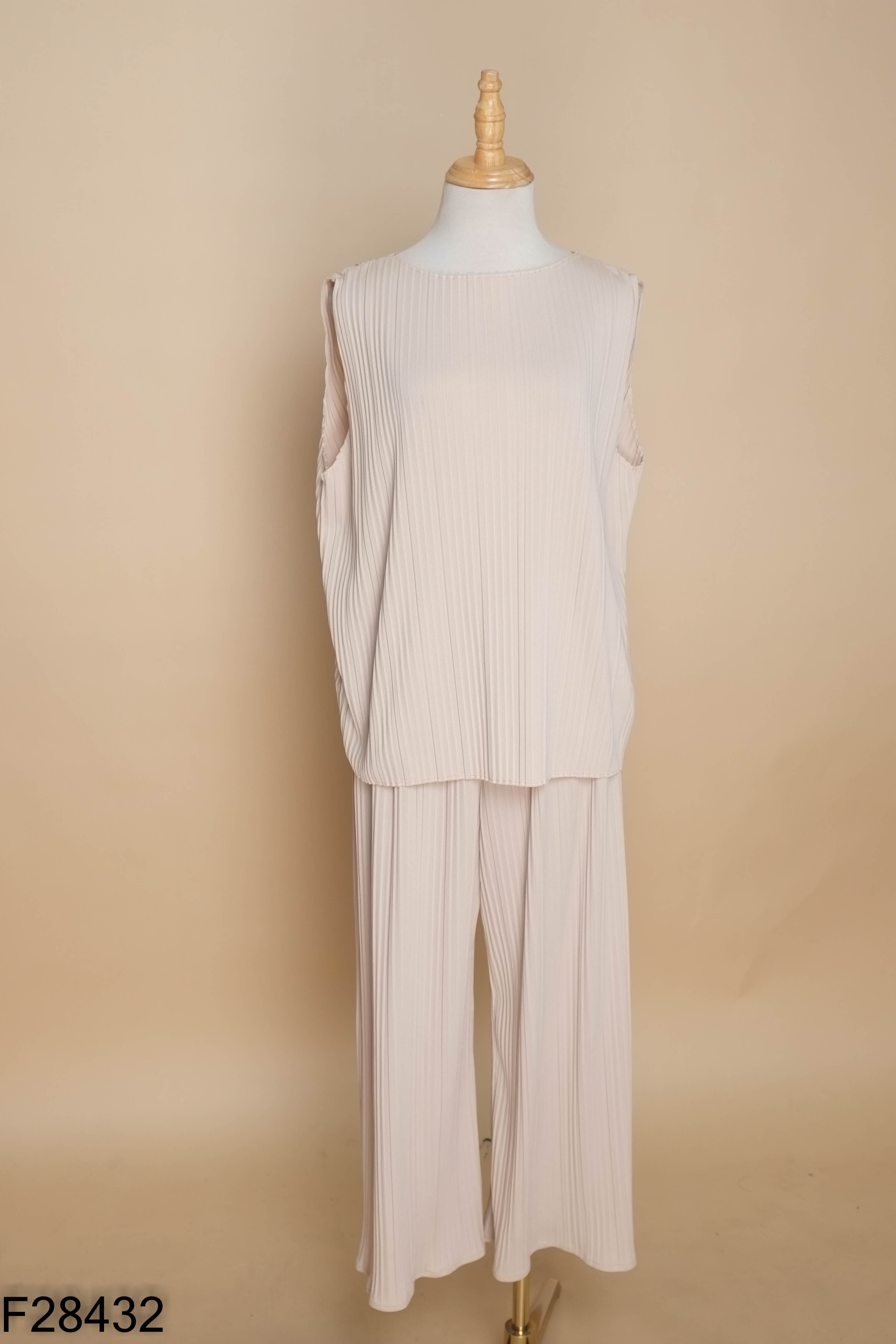 Set Áo be gấp ly + Quần UNIQLO