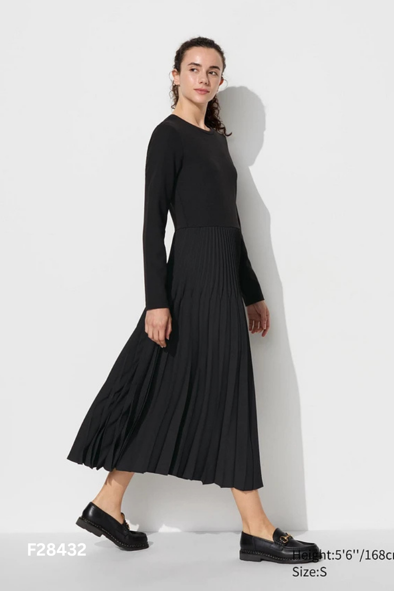 Váy đen trơn phối ly UNIQLO