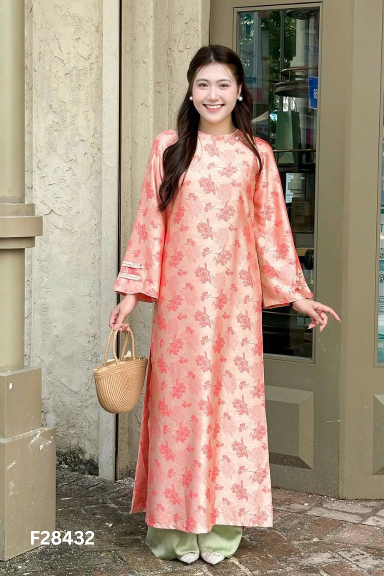 Áo dài hồng be hoạ tiết chìm