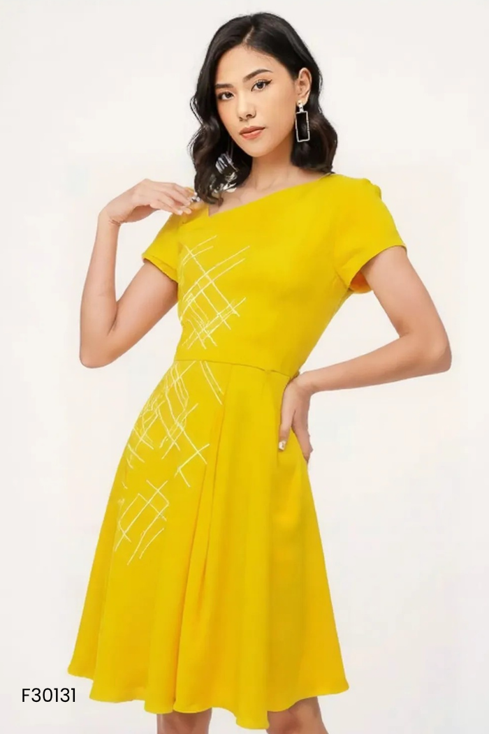 Váy vàng EMSPO kẻ họa tiết