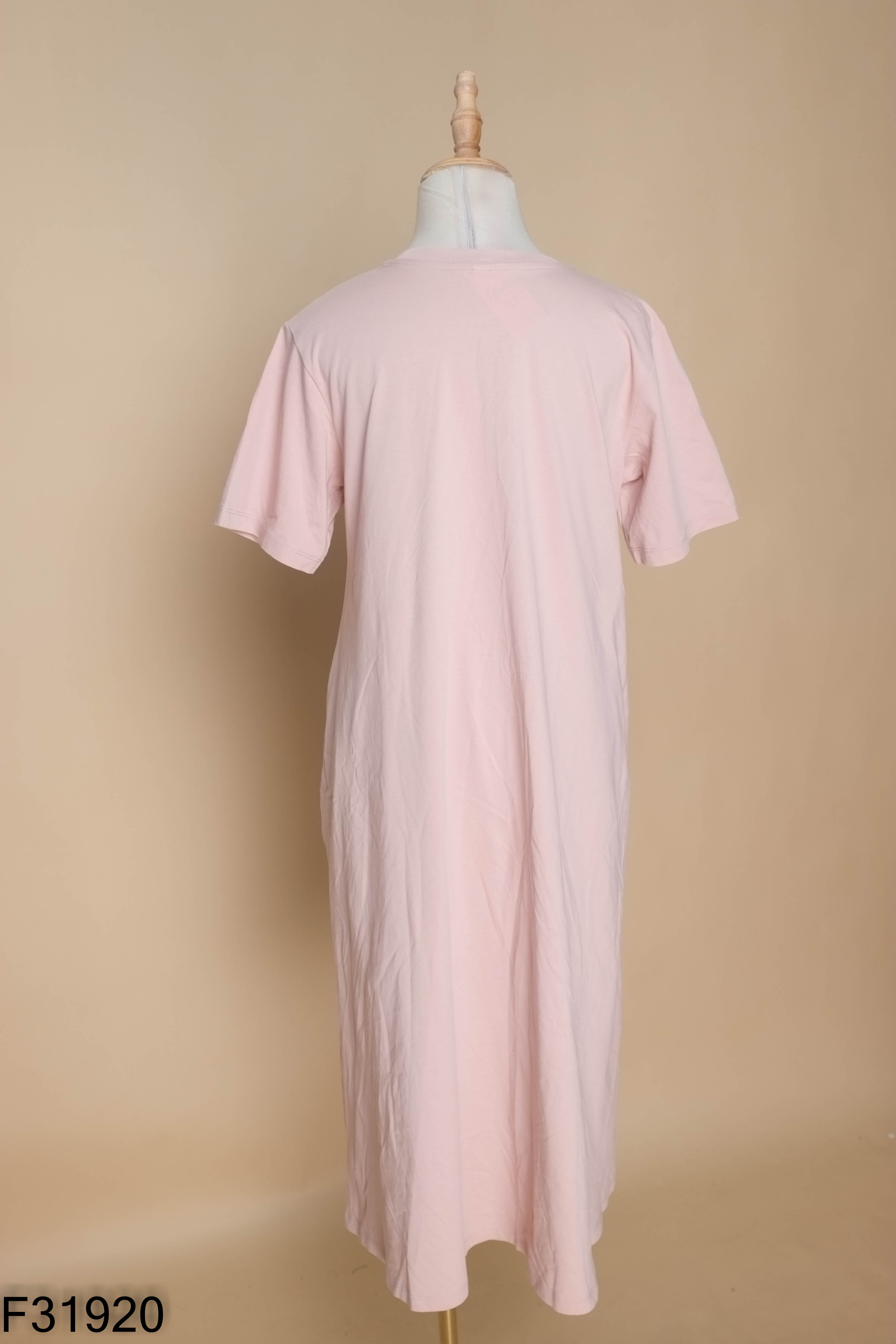 Váy UNIQLO suông hồng trơn