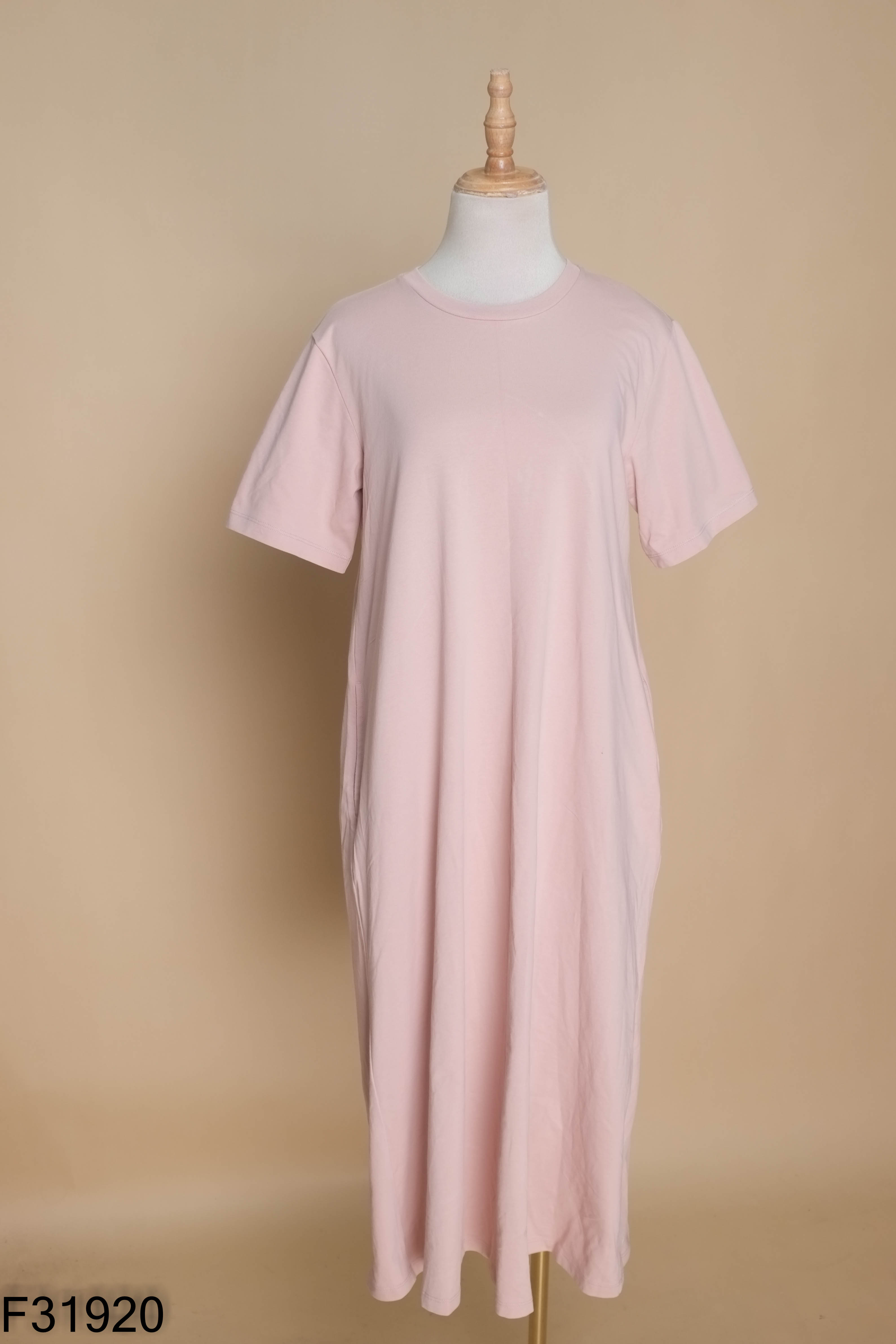 Váy UNIQLO suông hồng trơn
