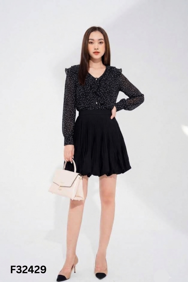 Áo đen chấm bi phối bèo