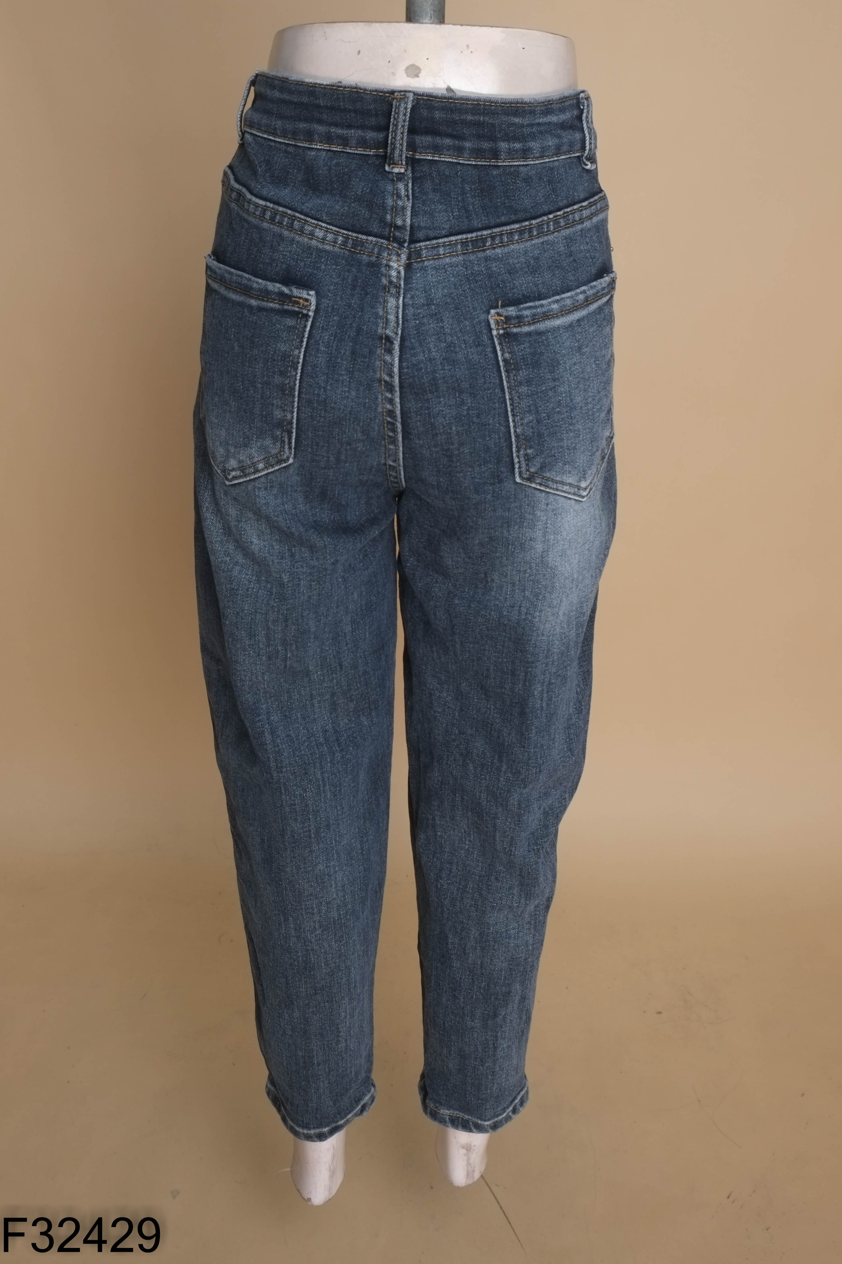 Quần jeans xanh trơn