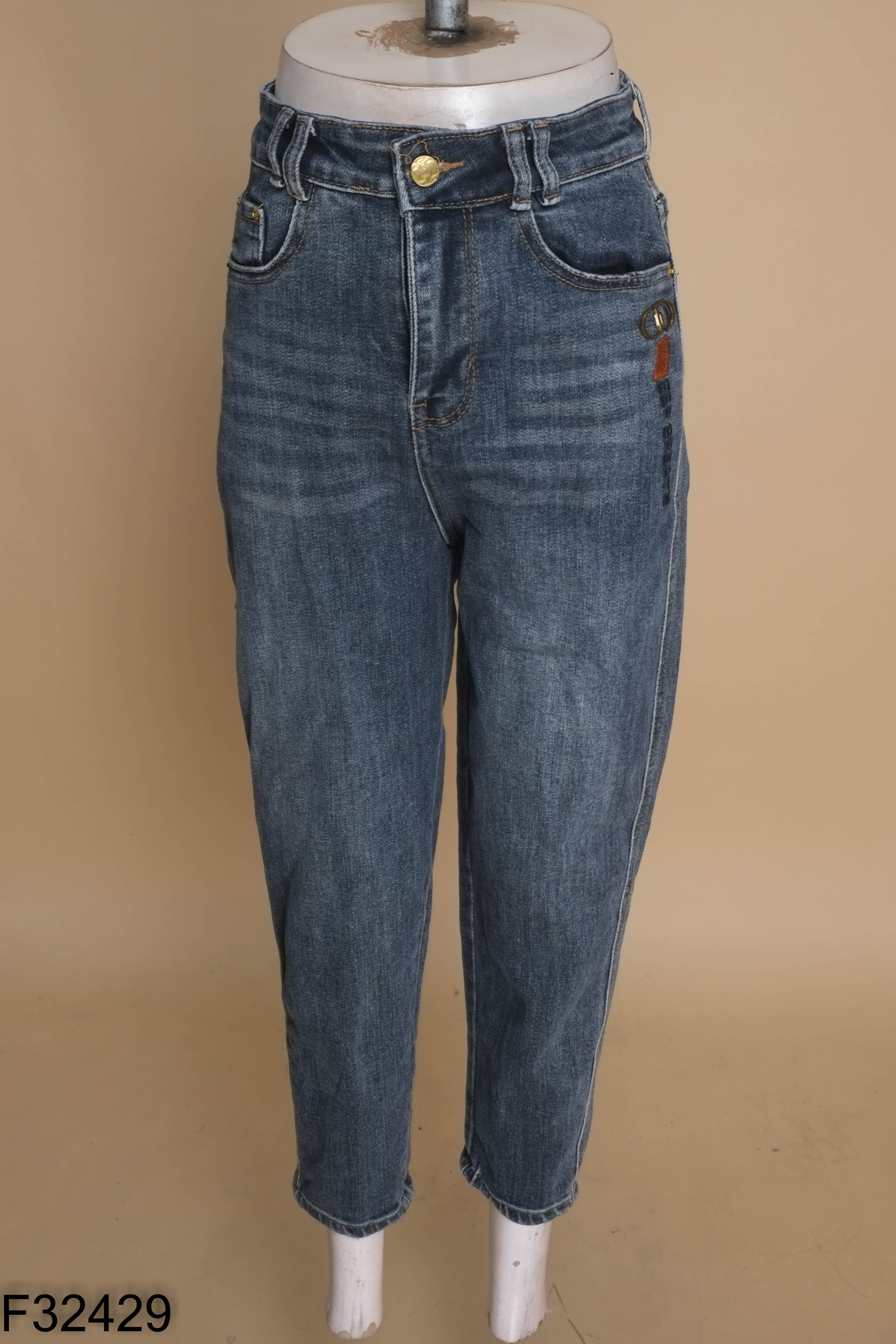 Quần jeans xanh trơn