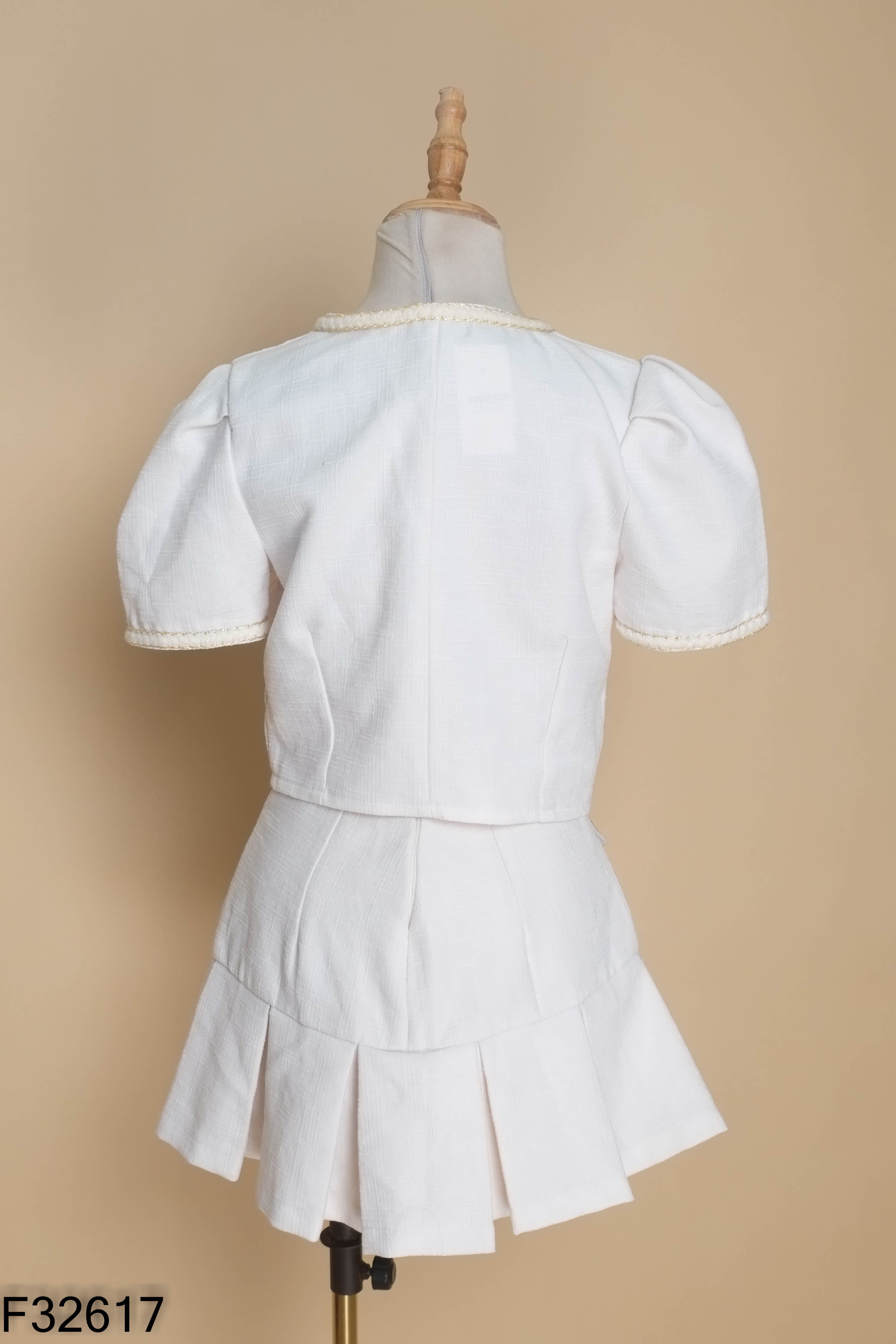 Set Áo linen trắng viền kem + Chân váy