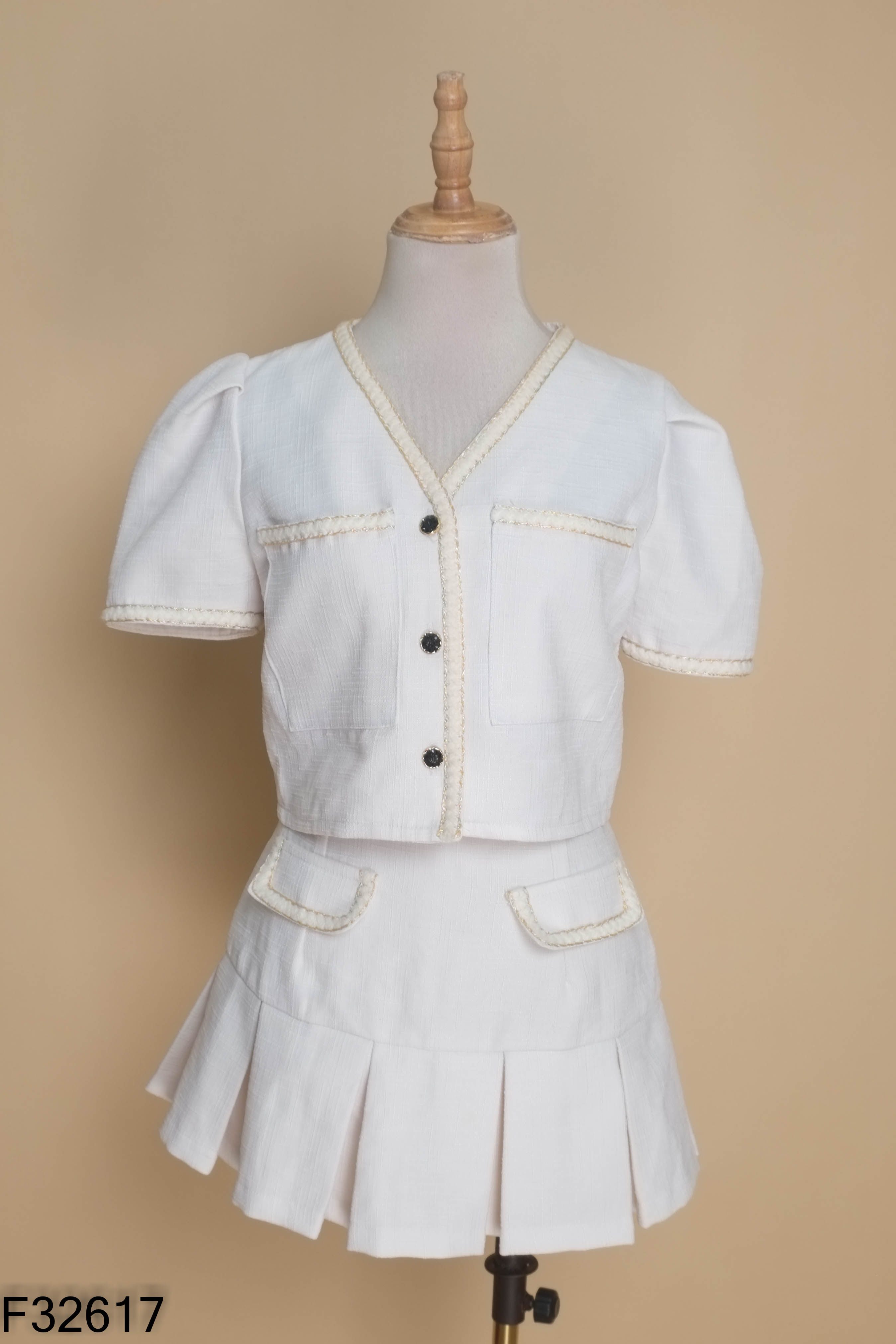 Set Áo linen trắng viền kem + Chân váy